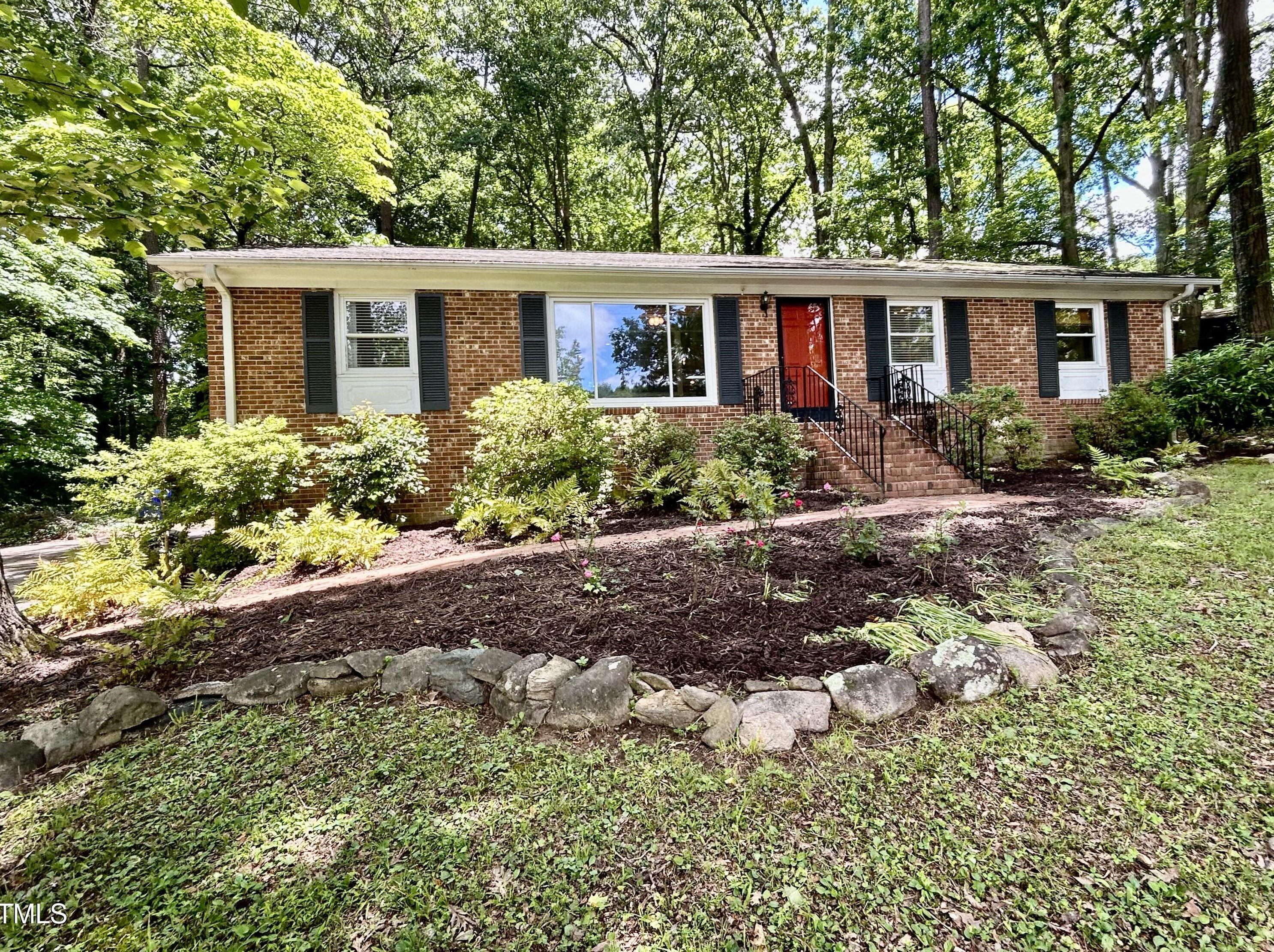 106 Lexington Cir, Chapel Hill, NC 27516