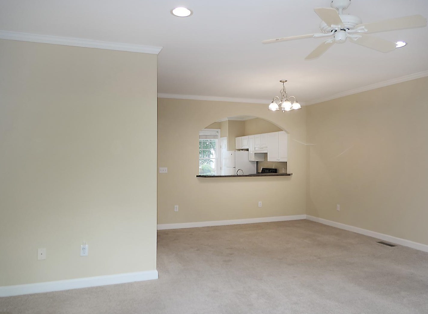 926 Edgewater Cir, Chapel Hill NC  27516-4498 exterior