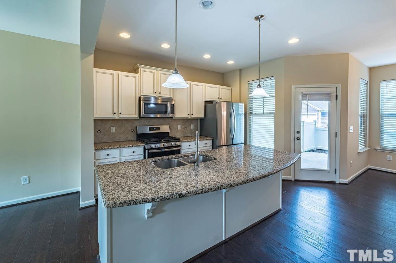 919 Ambergate Sta, Apex NC  27502-2432 exterior