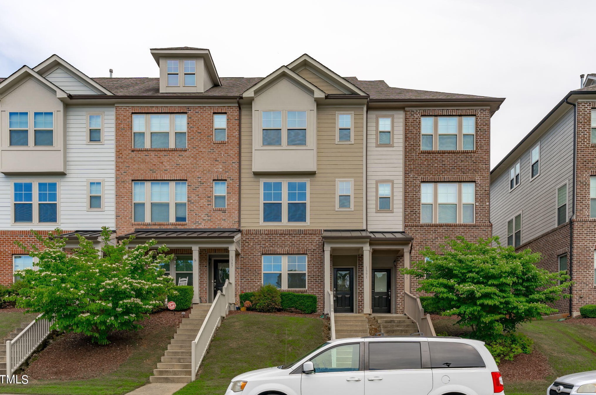 1391 Town Home Dr, Apex, NC 27502-6899
