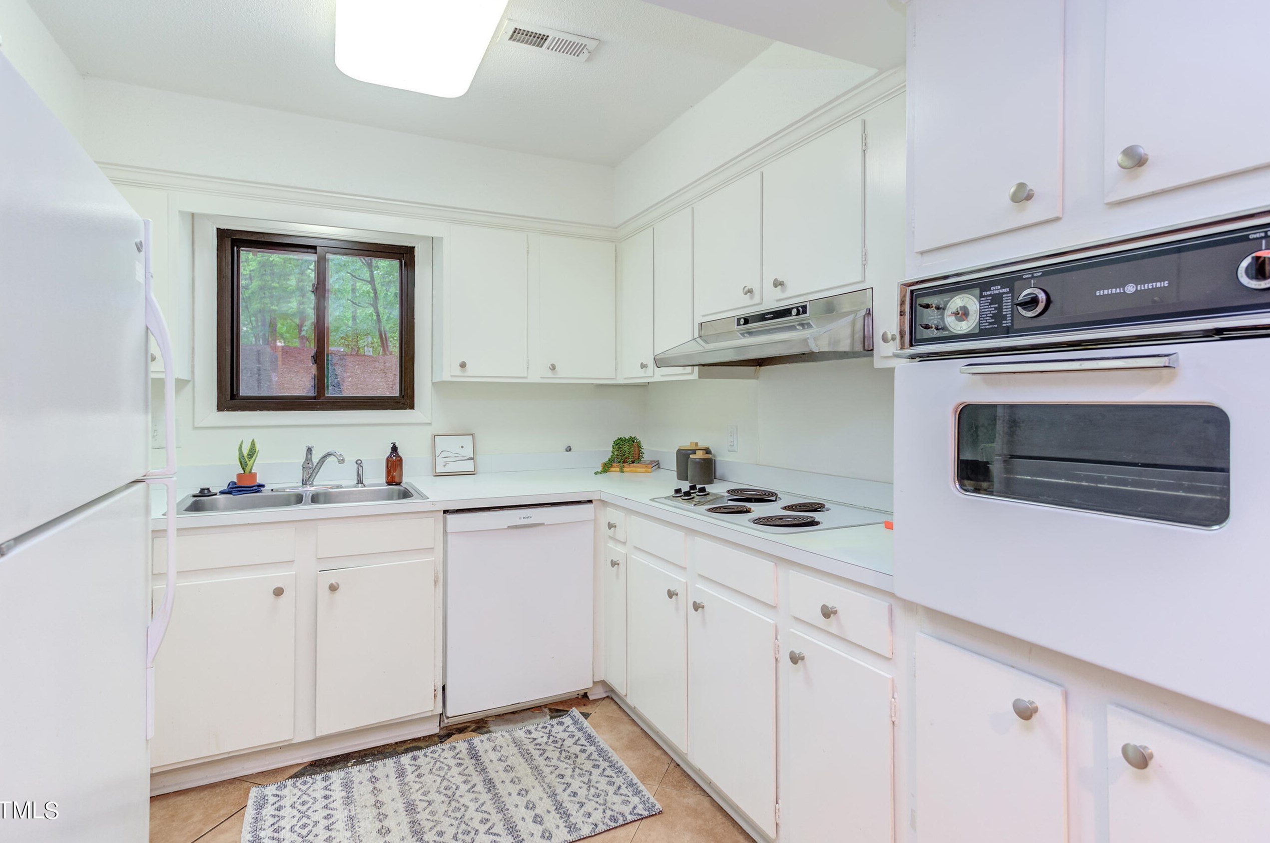 616 Beechtree Ct, Chapel Hill NC 27514-6702 exterior