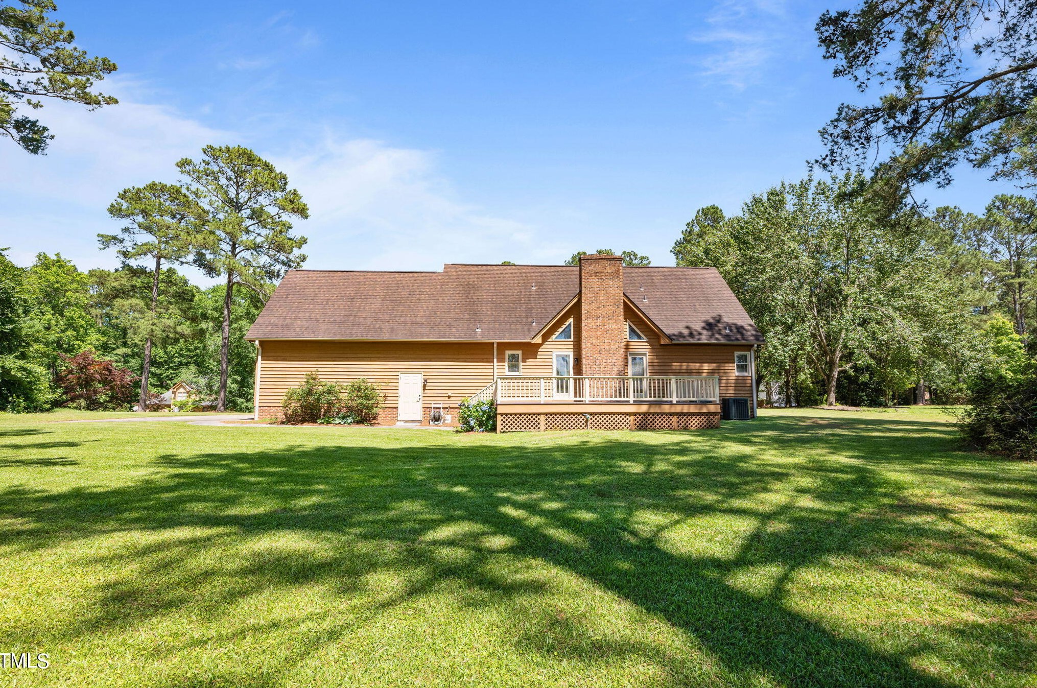 1019 Swift Creek Dr, Clayton NC 27520-9810 exterior