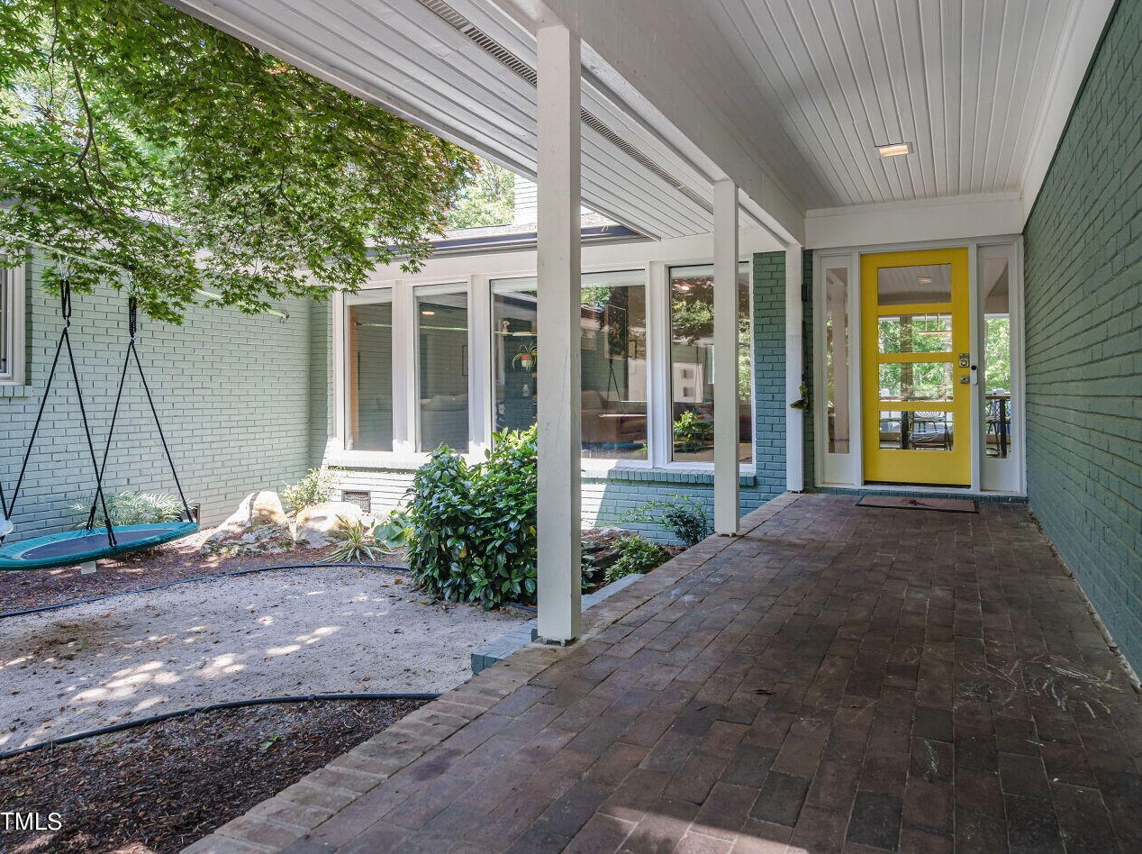 2208 Jarman Dr, Raleigh, NC 27604-3649