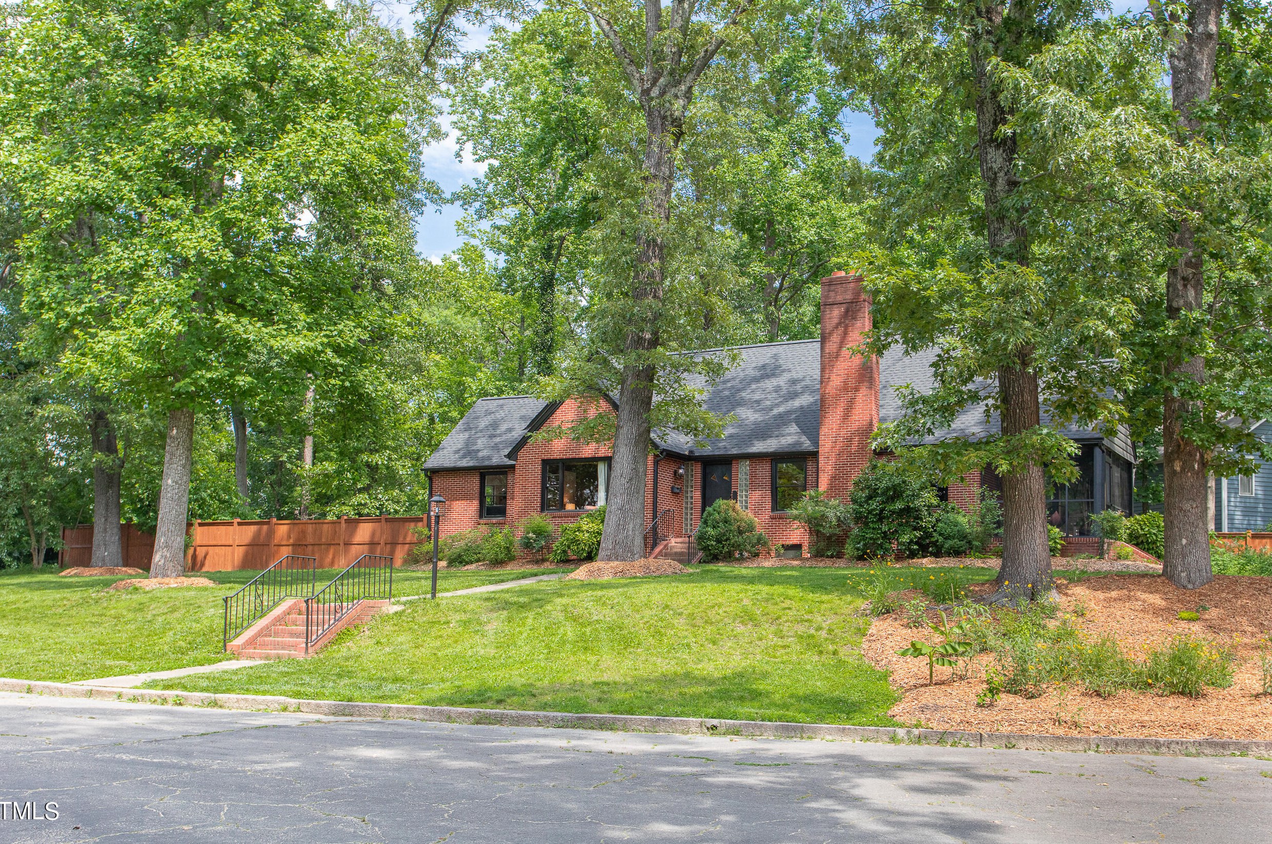 200 Knox Cir, Durham, NC 27701-1341