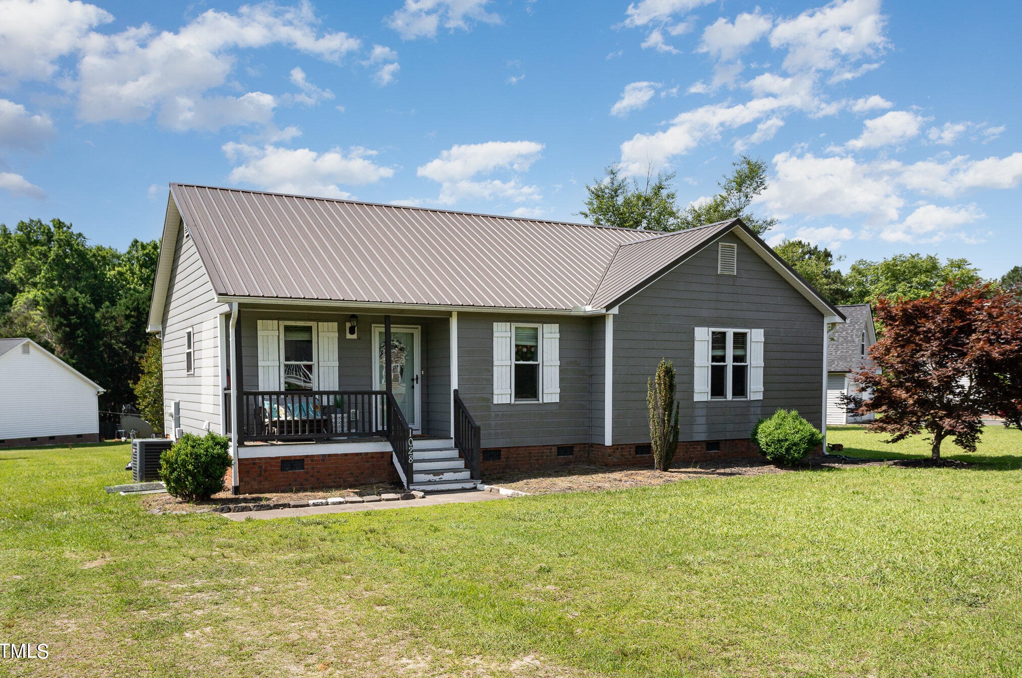 1028 Forest Glen Dr, Raleigh, NC 27603-7905