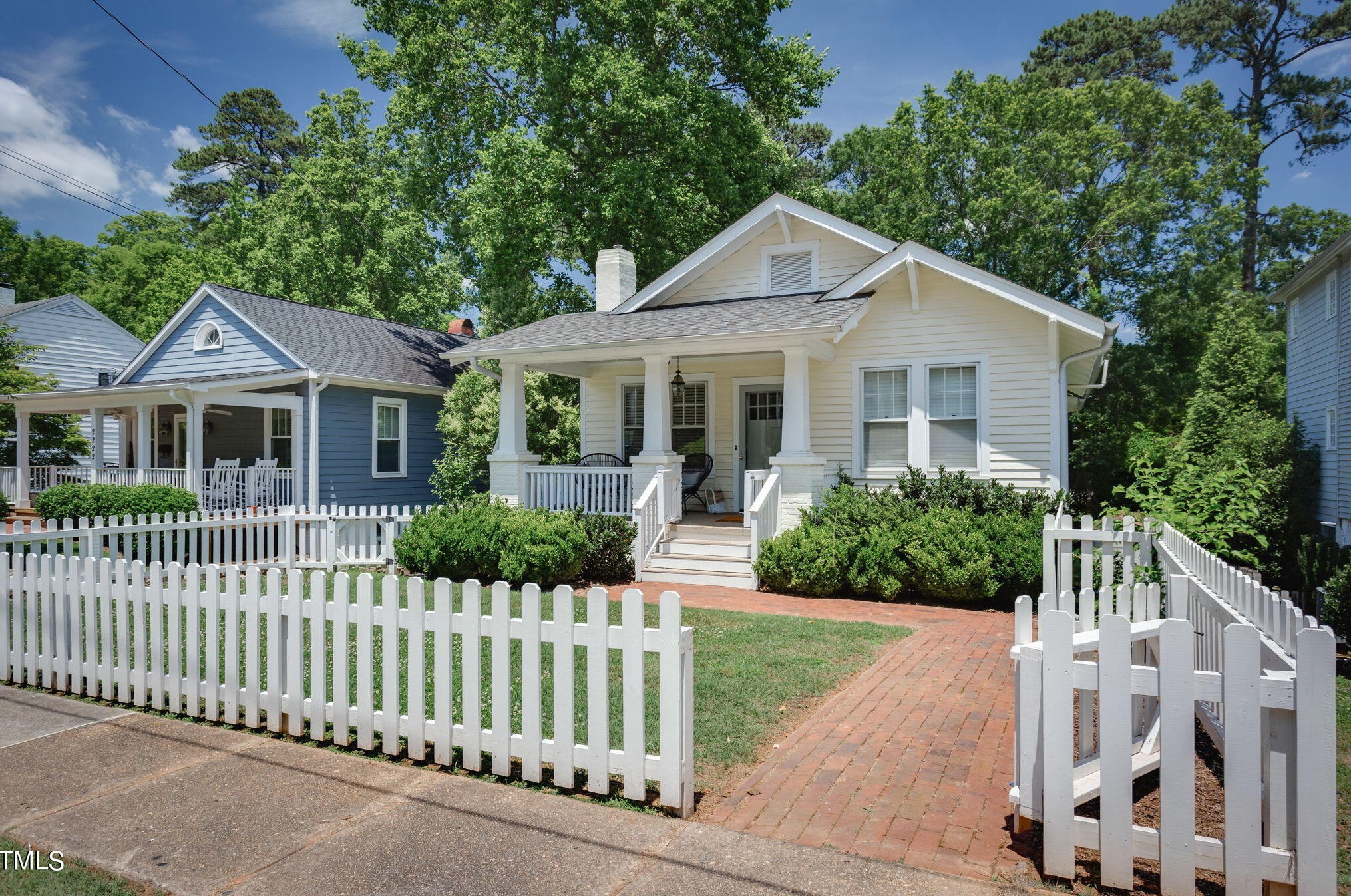2220 Creston Rd, Raleigh, NC 27608-2239