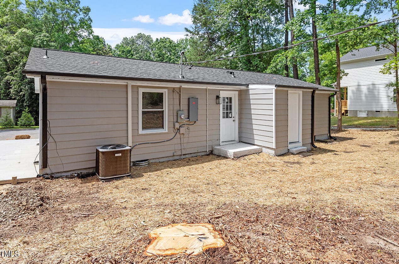 2606 Glenbrook Dr, Durham NC  27704-4601 exterior