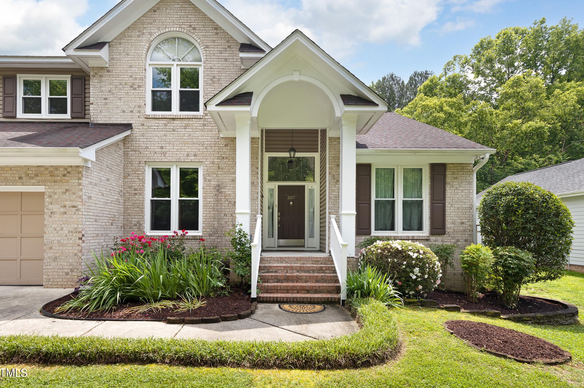307 Helmsdale Dr, Chapel Hill, NC 27517-6540