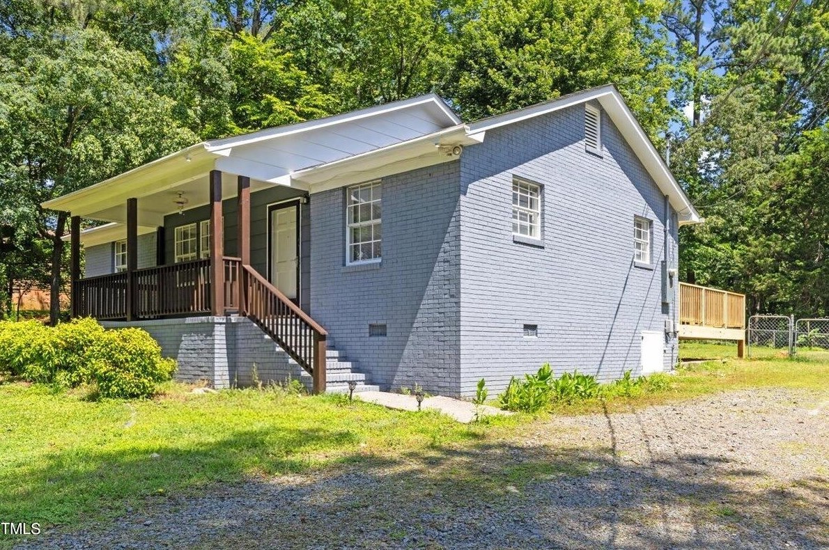 3032 Rosebriar Dr, Durham, NC 27705-1520