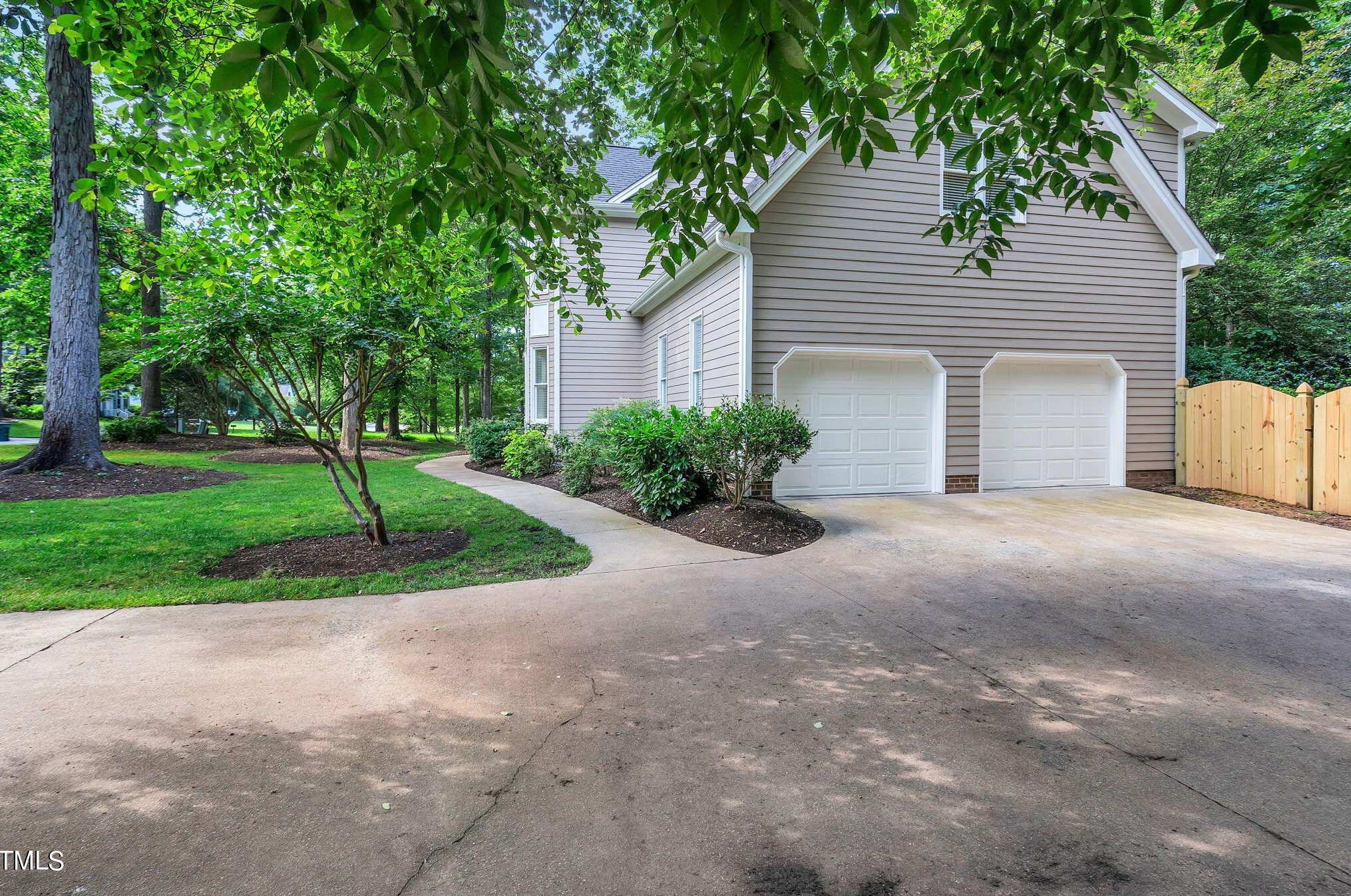 204 Stratford Dr, Chapel Hill NC exterior