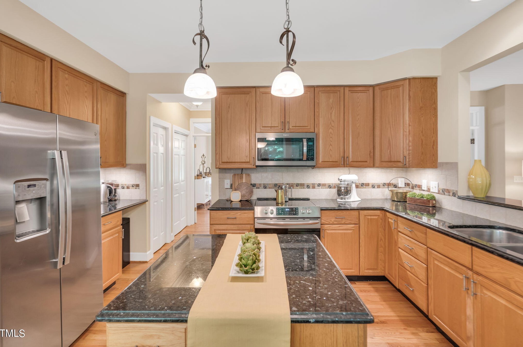 204 Stratford Dr, Chapel Hill NC exterior