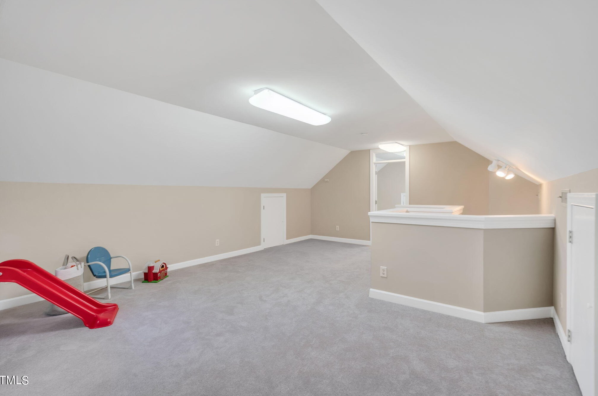 204 Stratford Dr, Chapel Hill NC exterior