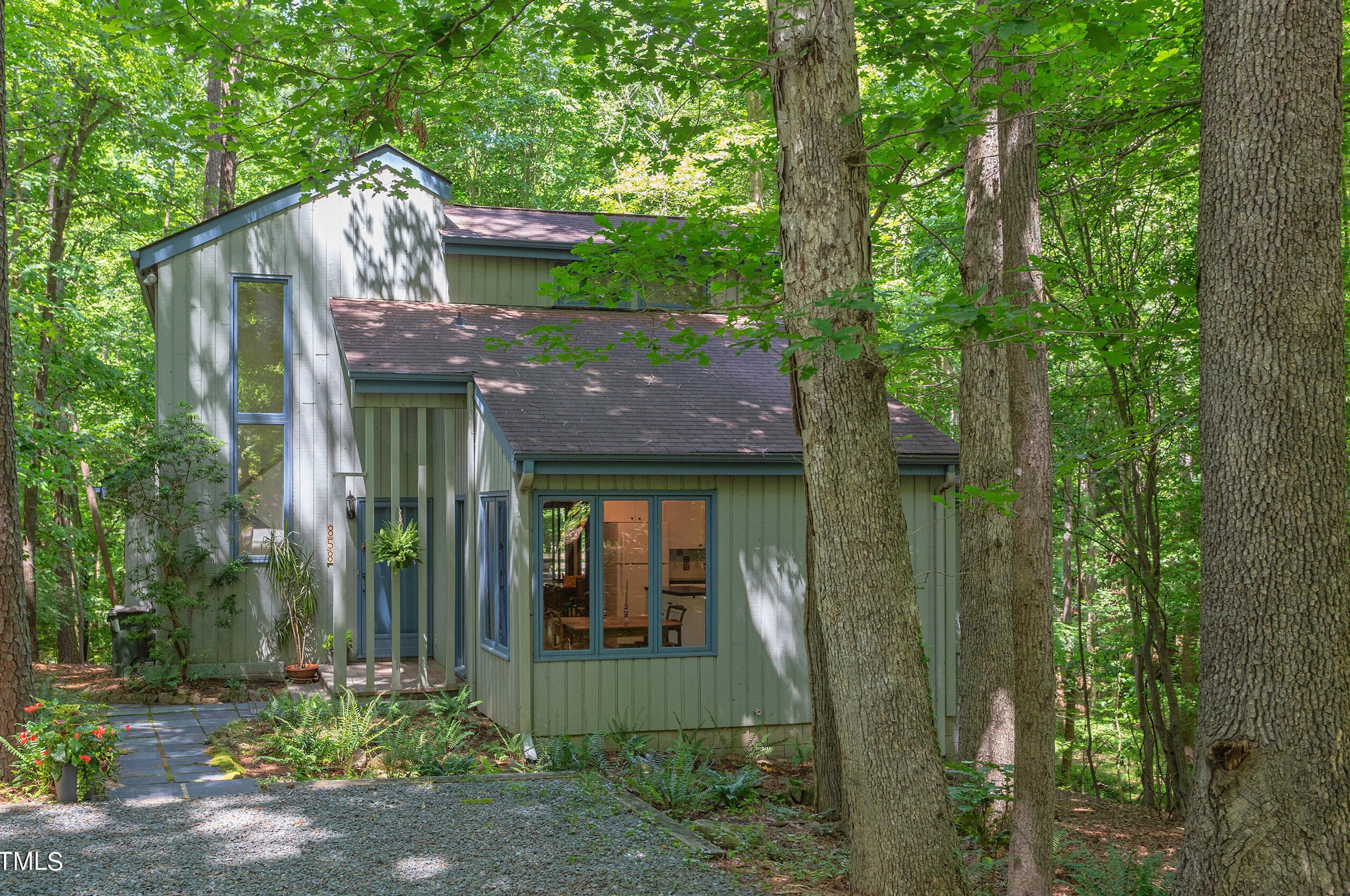 858 Shady Lawn Rd, Chapel Hill, NC 27514-2013