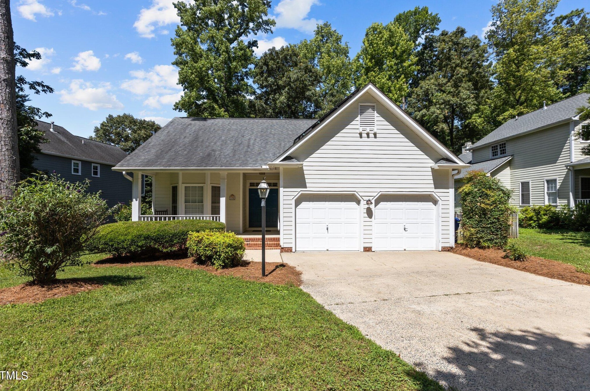 104 Hearthstone Ln, Chapel Hill, NC 27516