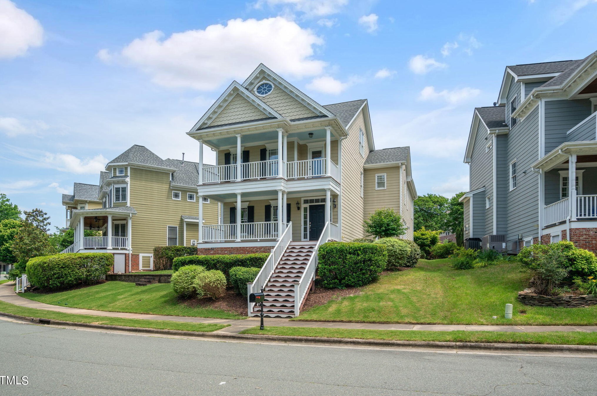 318 Village Loop Dr, Apex, NC 27502-7995