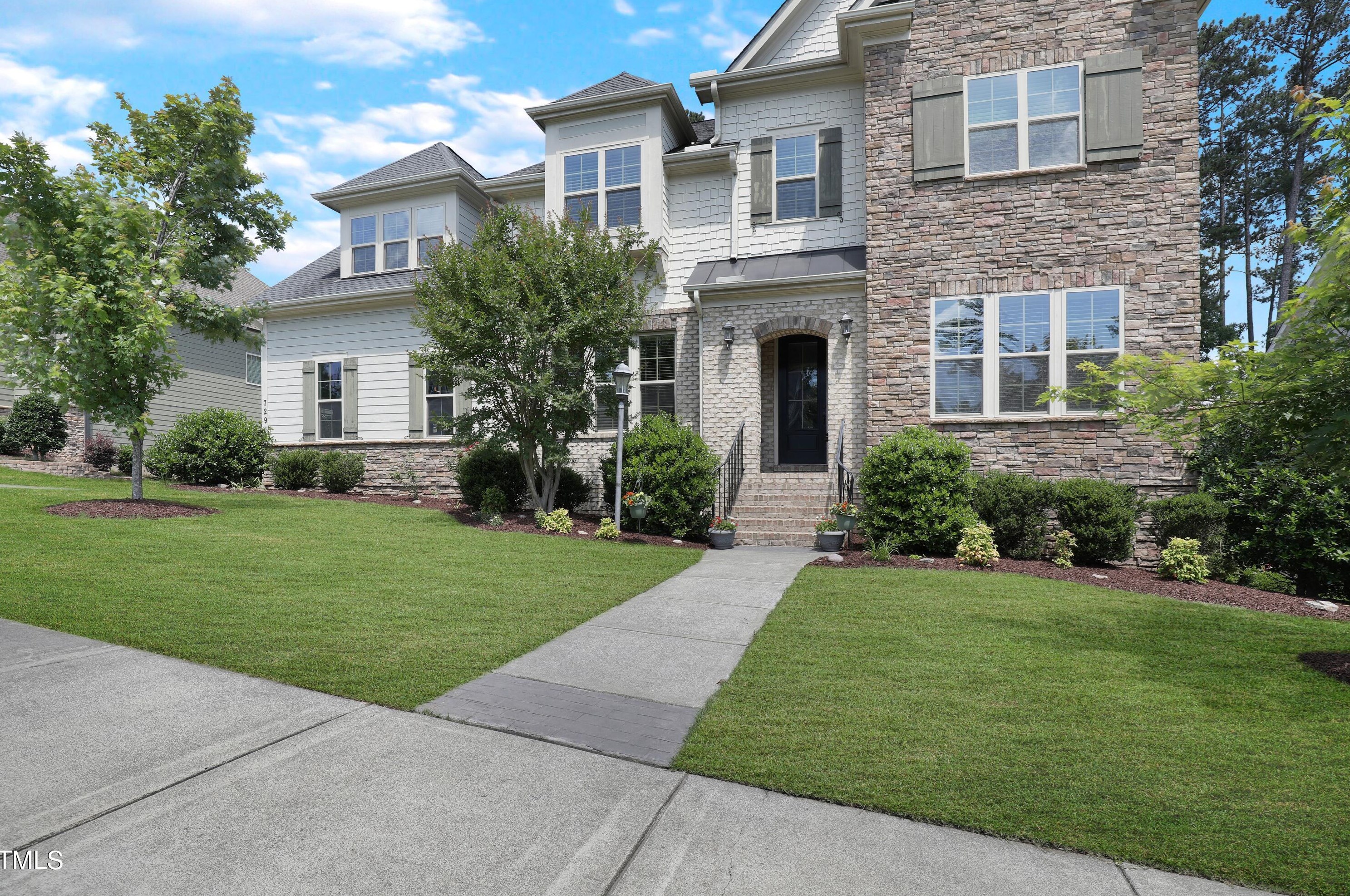 729 Magalloway Dr, Cary, NC 27519-8781