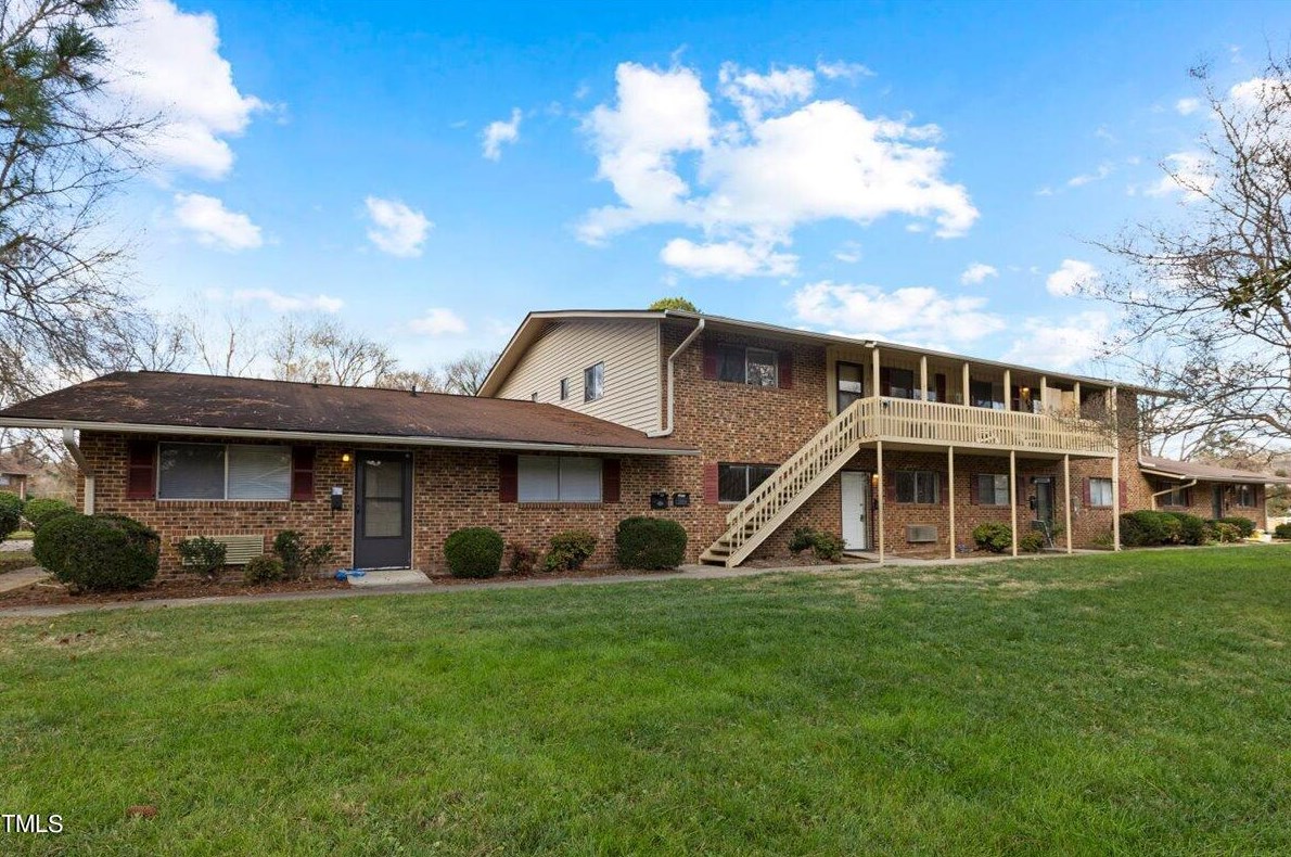 130 Estes Dr, Chapel Hill, NC 27514-2733