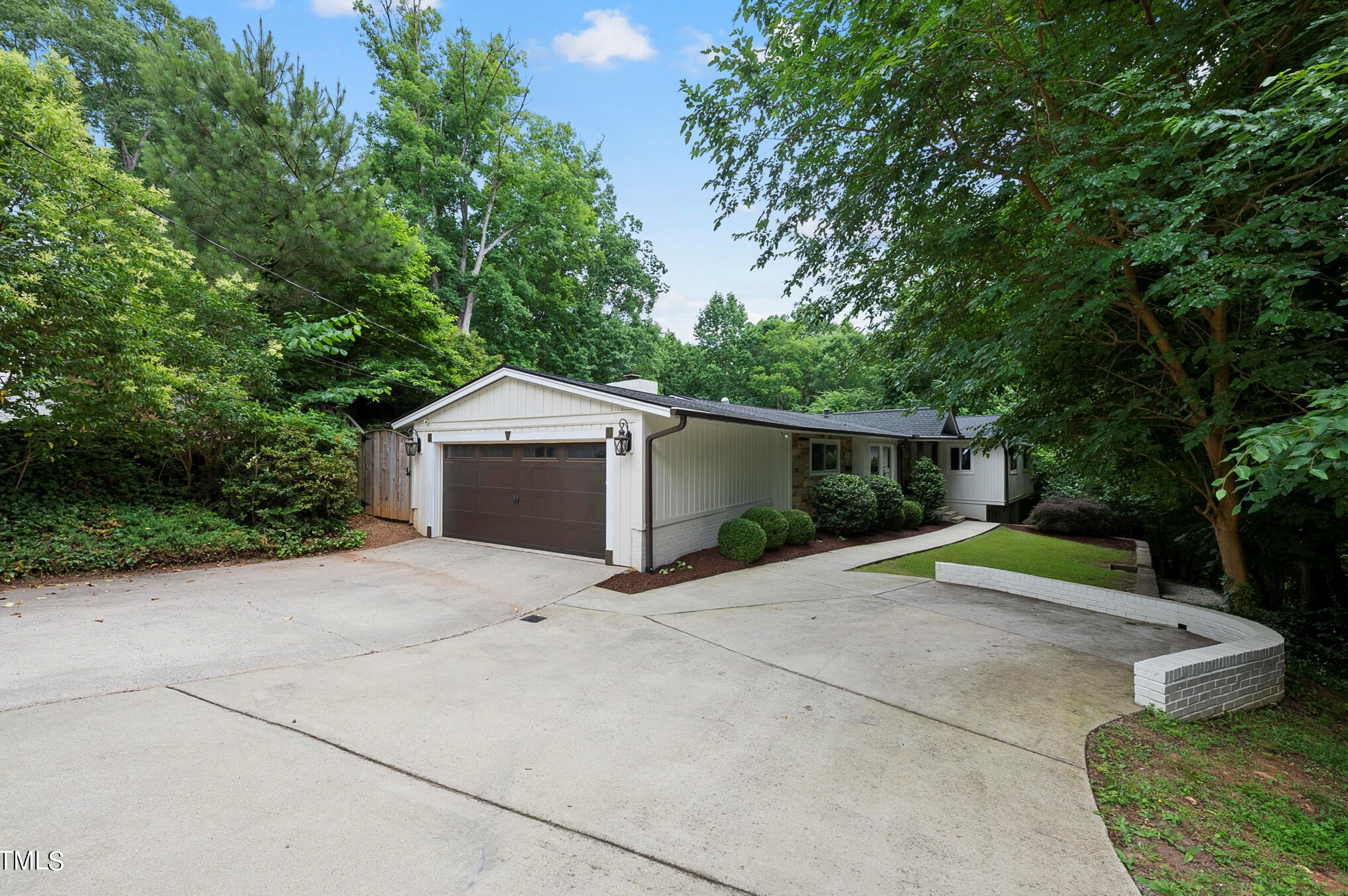 5512 Hills Dr, Raleigh, NC 27612-5931