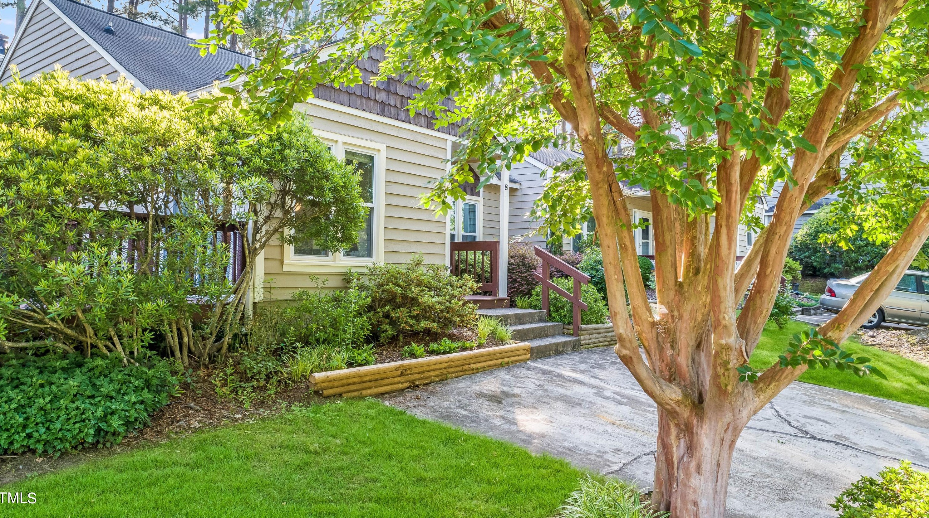 8 Hearthwood Cir, Durham, NC 27713-9102