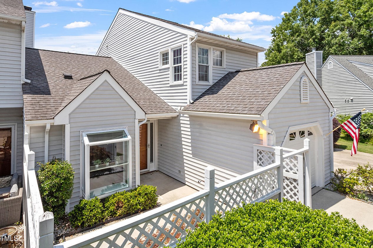 202 Lakewater Dr, Cary, NC 27511