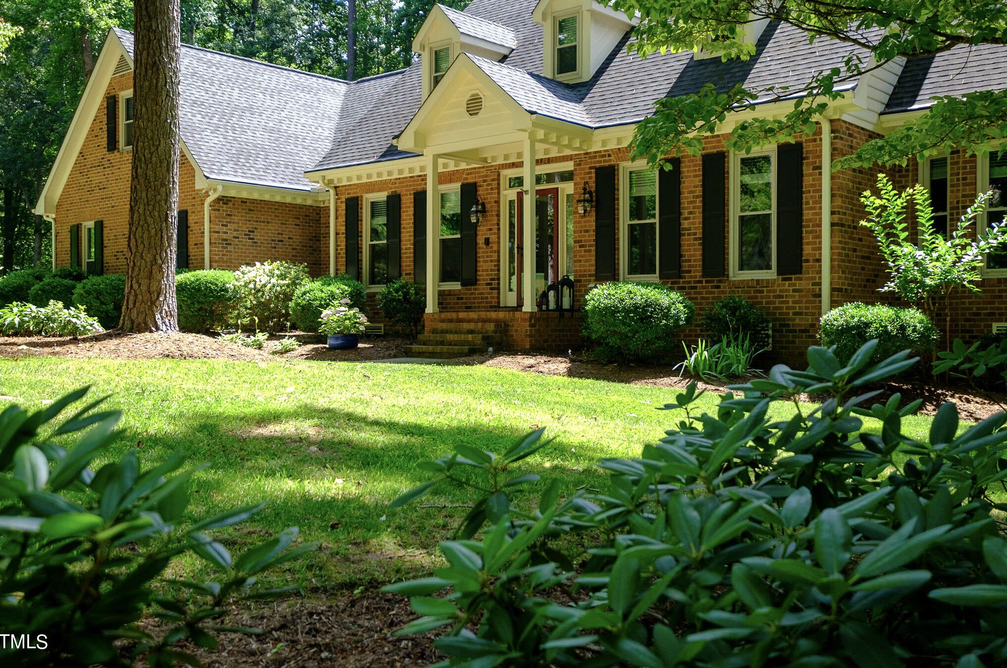 2 Sagamore Pl, Hillsborough, NC 27278