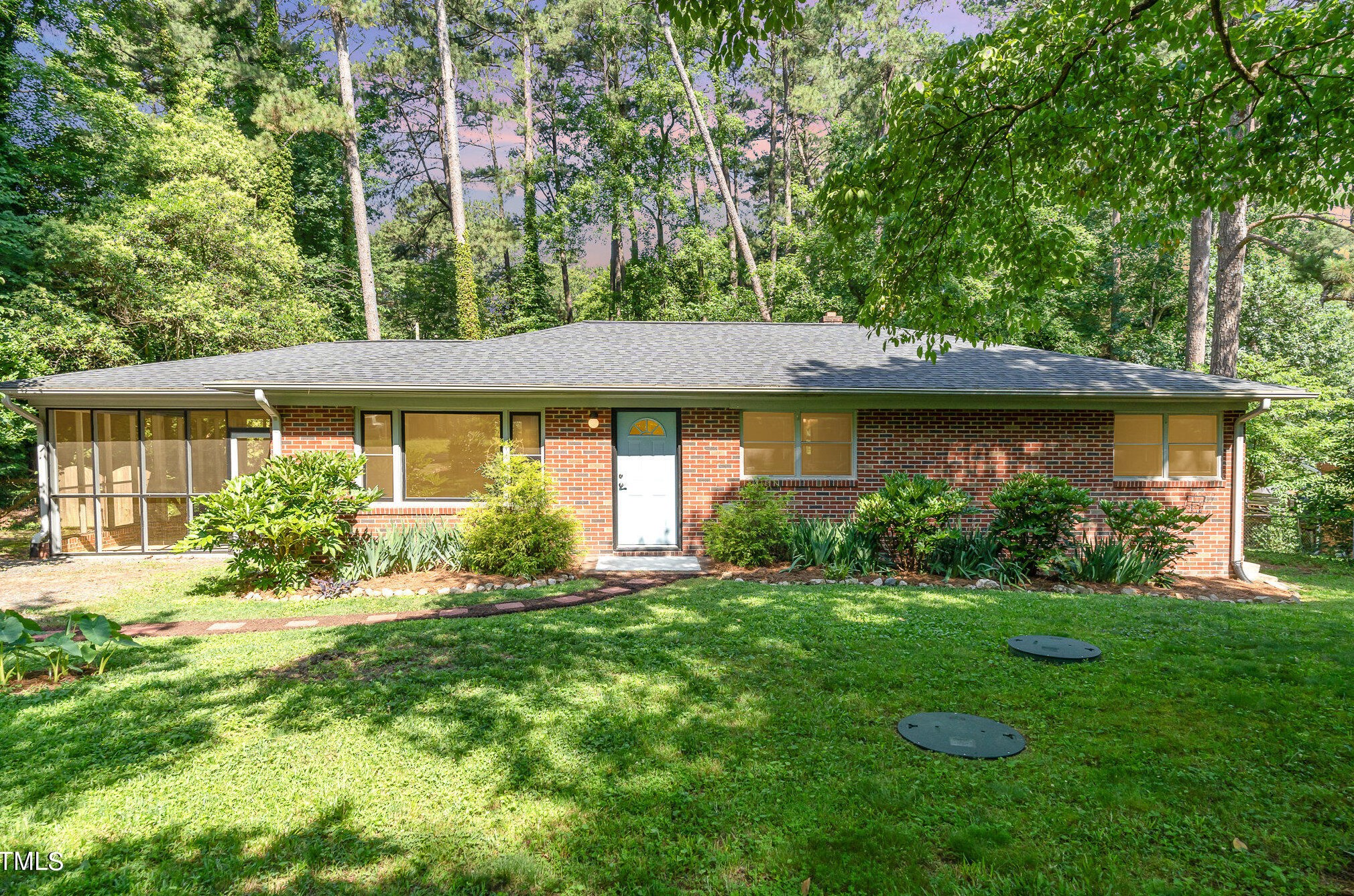 26 Circle Dr, Chapel Hill, NC 27516-3107
