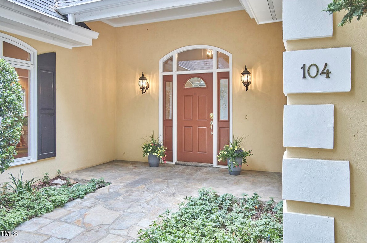 104 Hampshire Pl, Chapel Hill, NC 27516