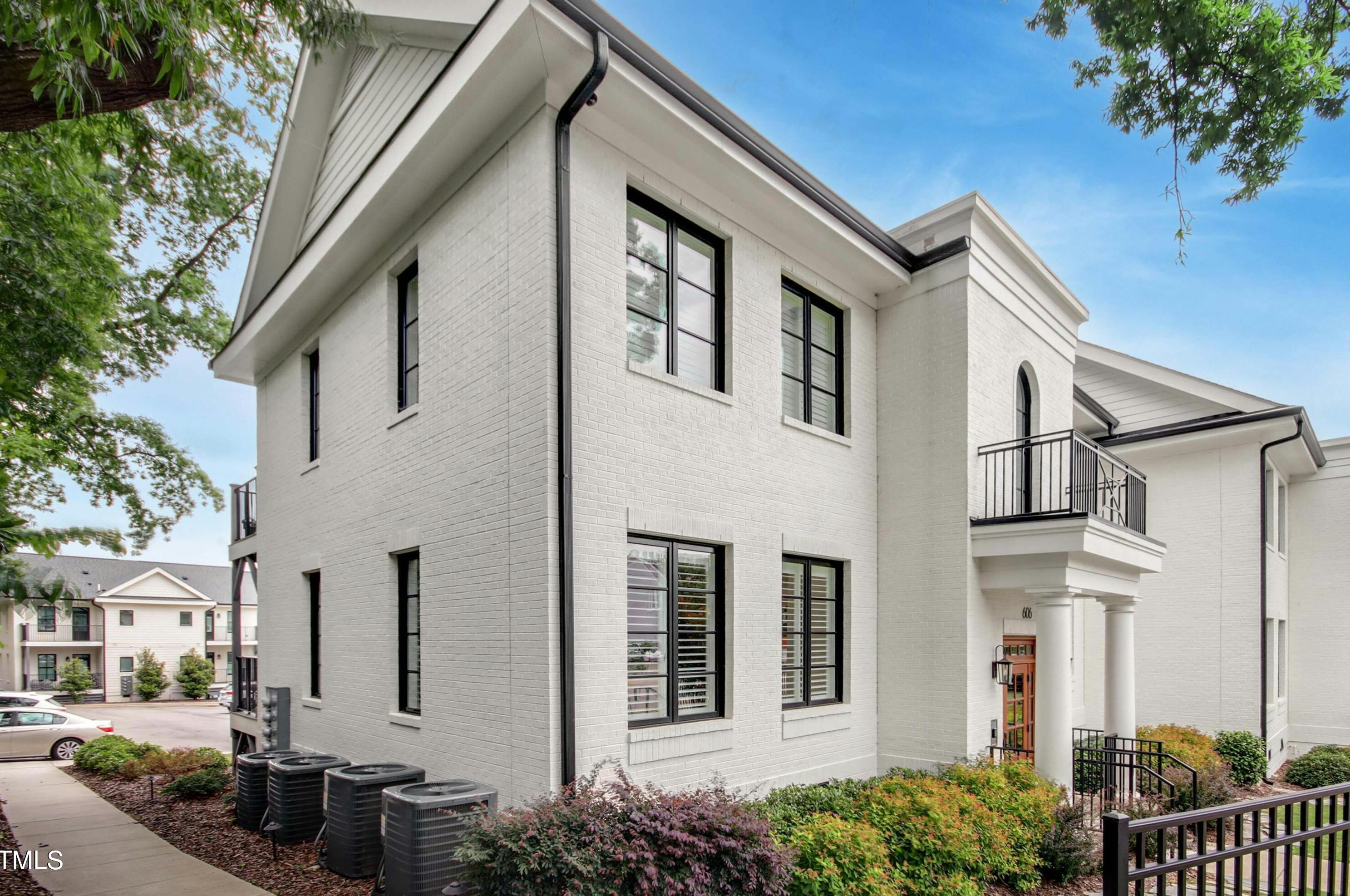 606 Daniels St, Raleigh, NC 27605-1175