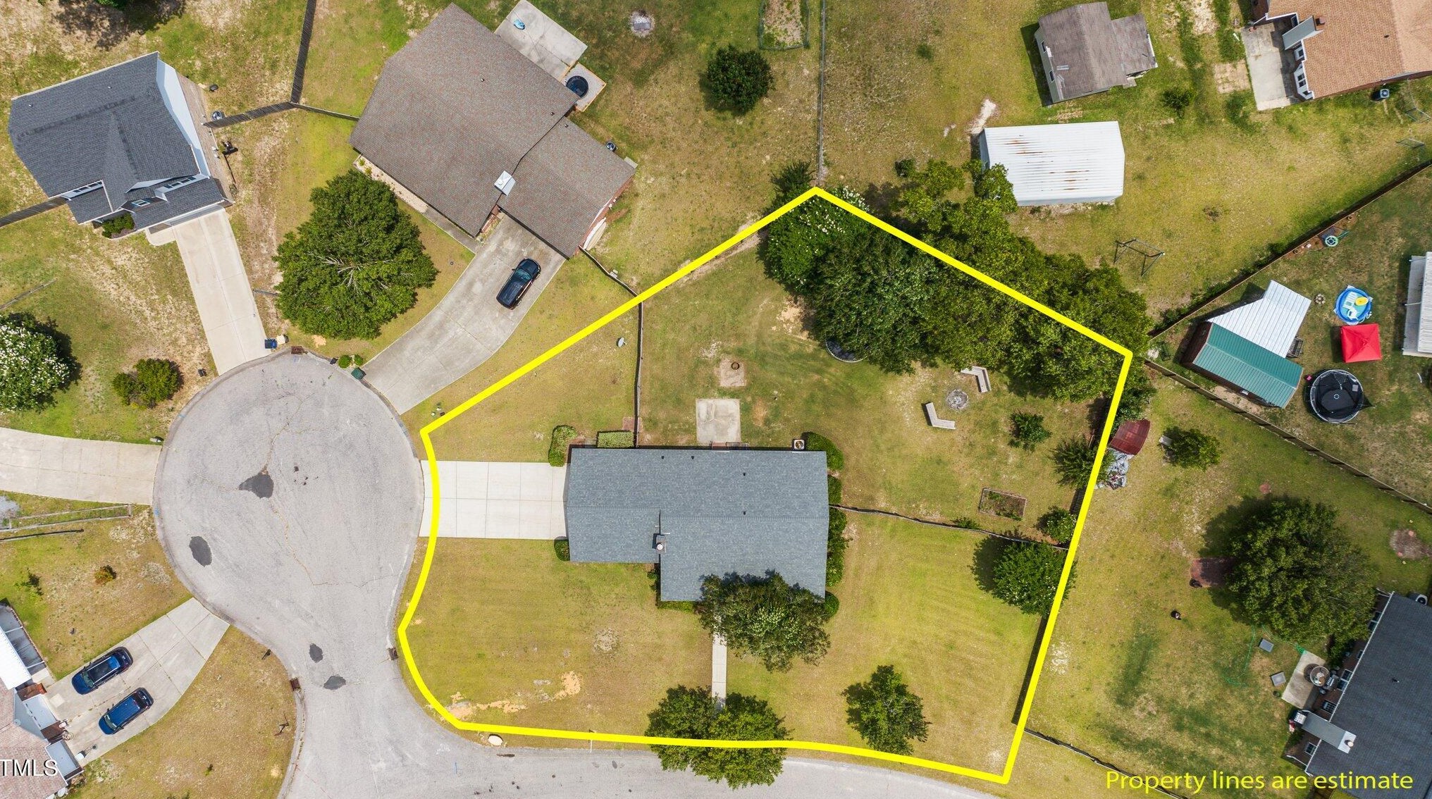 118 Finch Rd, Fayetteville, NC 28306-8237
