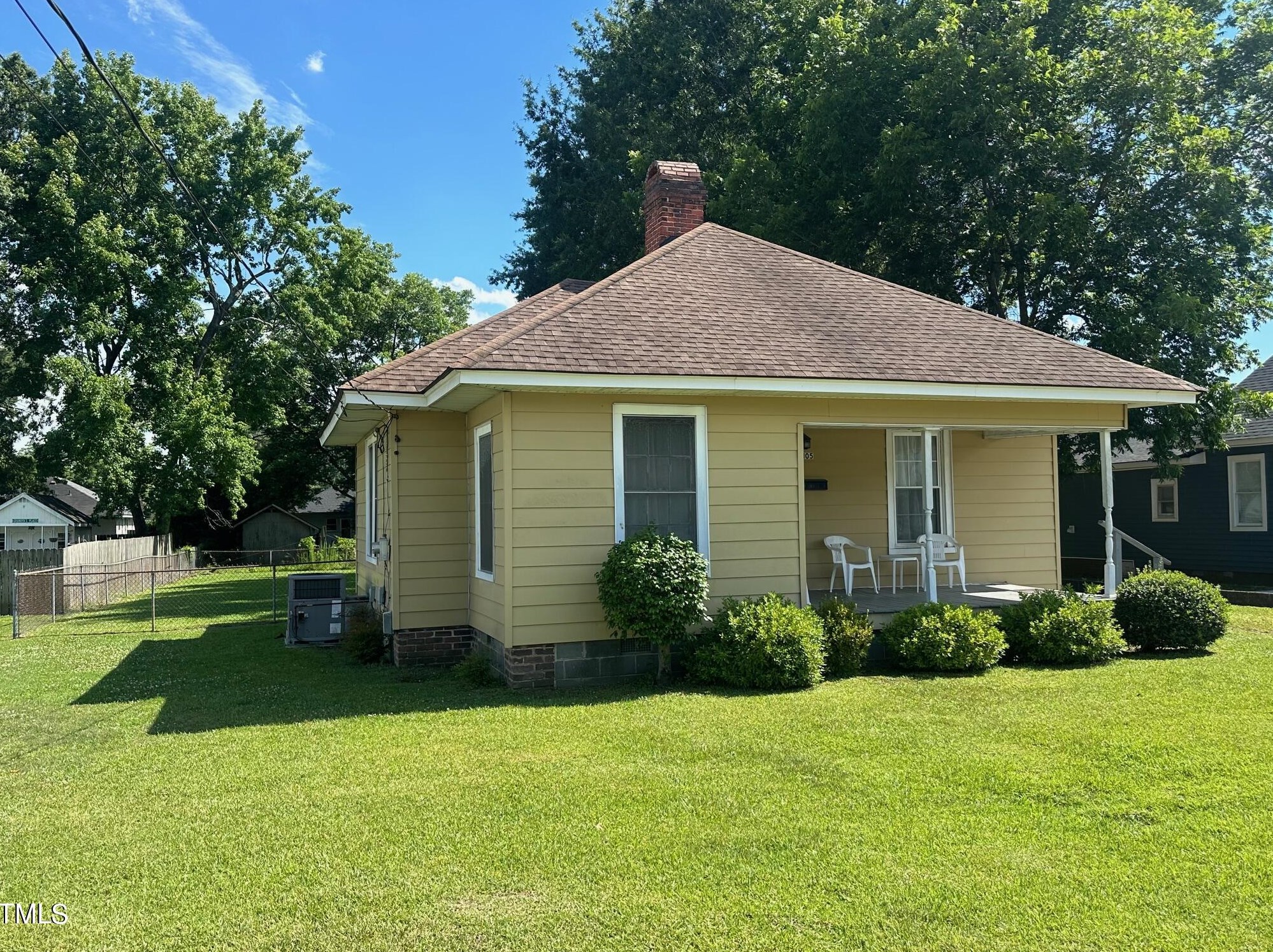 105 E St, Erwin, NC 28339-2127