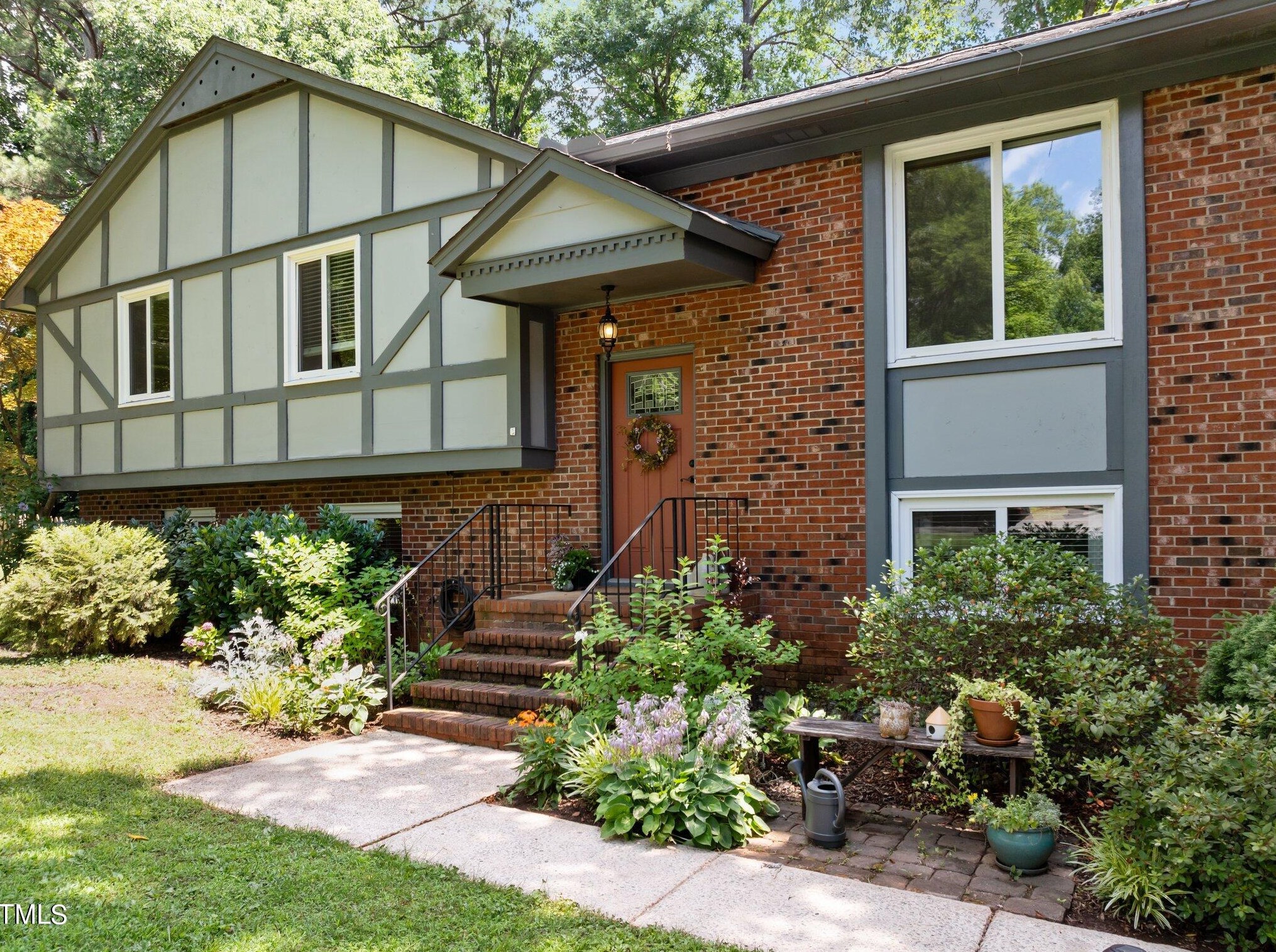 613 Blackshoals Dr, Cary, NC 27511-5728