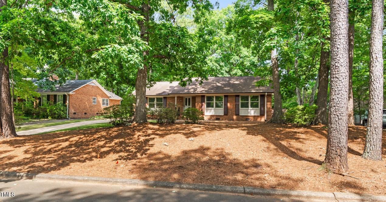305 Colony Woods Dr, Chapel Hill, NC 27517-7904