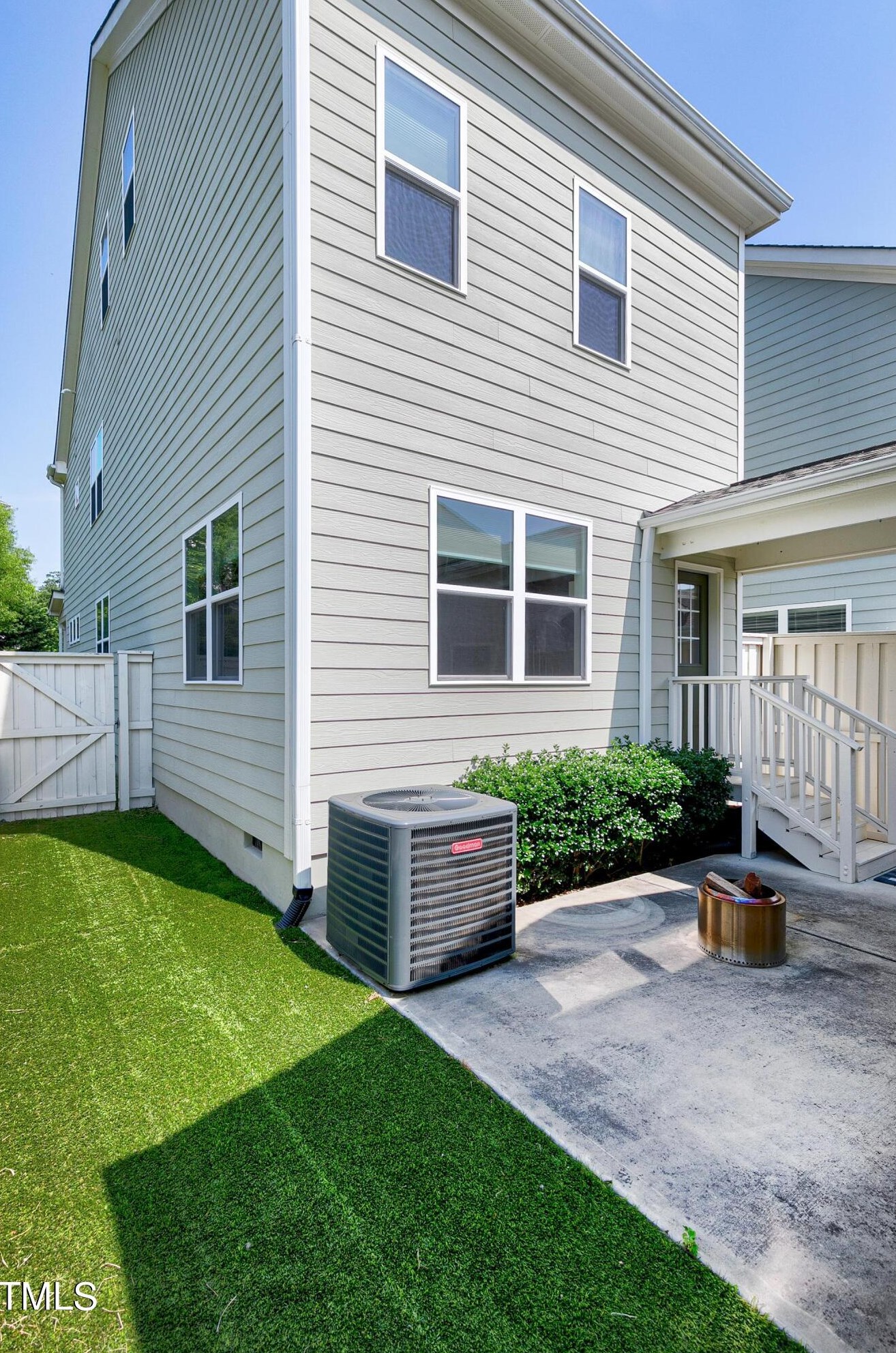 101 Windy Creek Ln, Apex NC 27502-5283 exterior