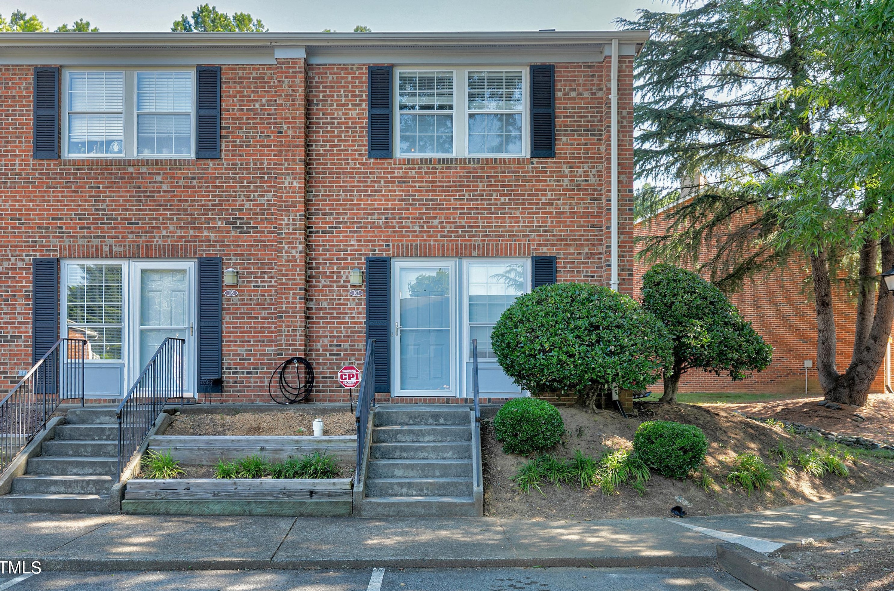 107 Chaucer Ct, Carrboro, NC 27510