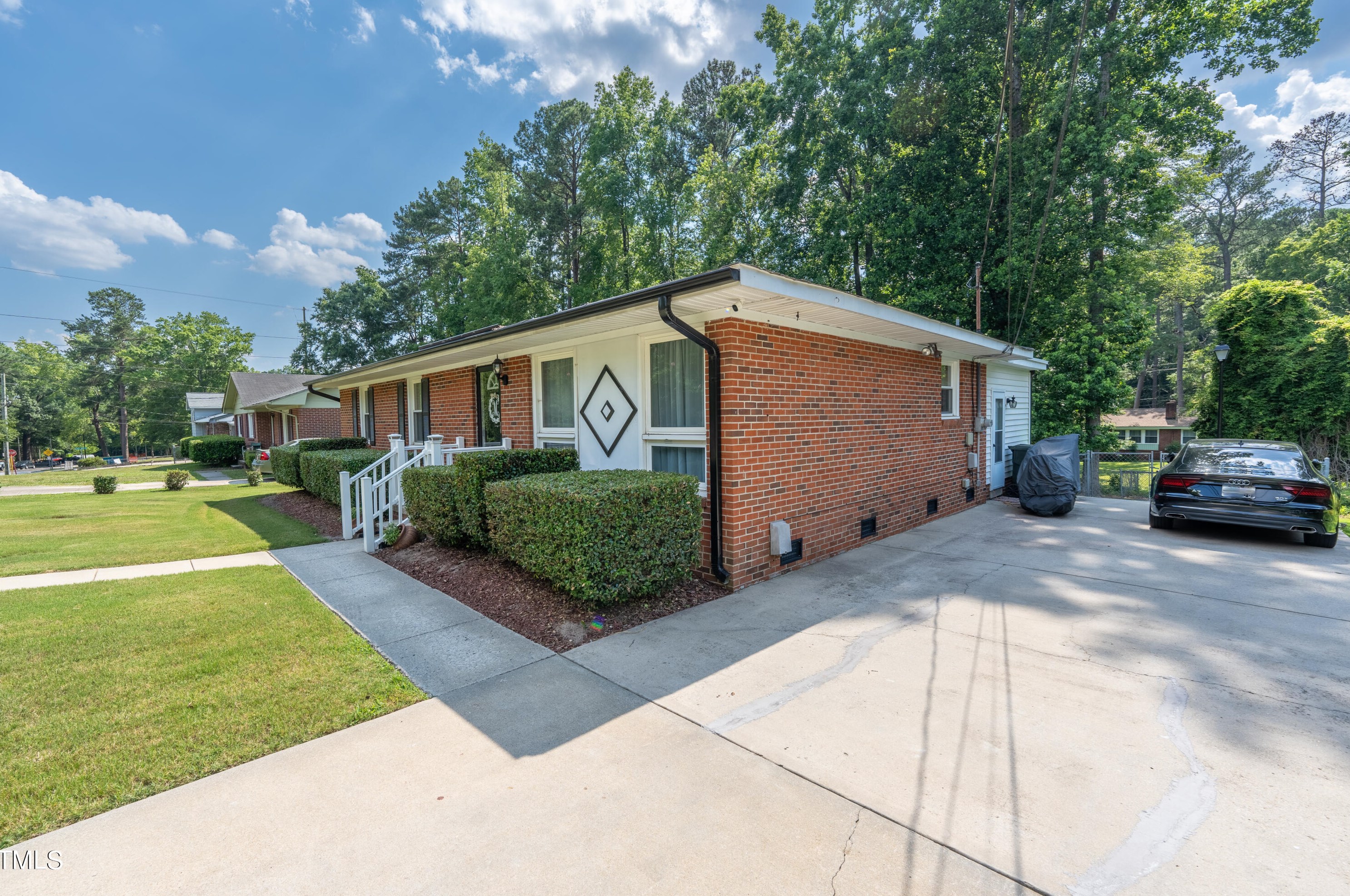 912 Cooper Rd, Raleigh, NC 27610-3731