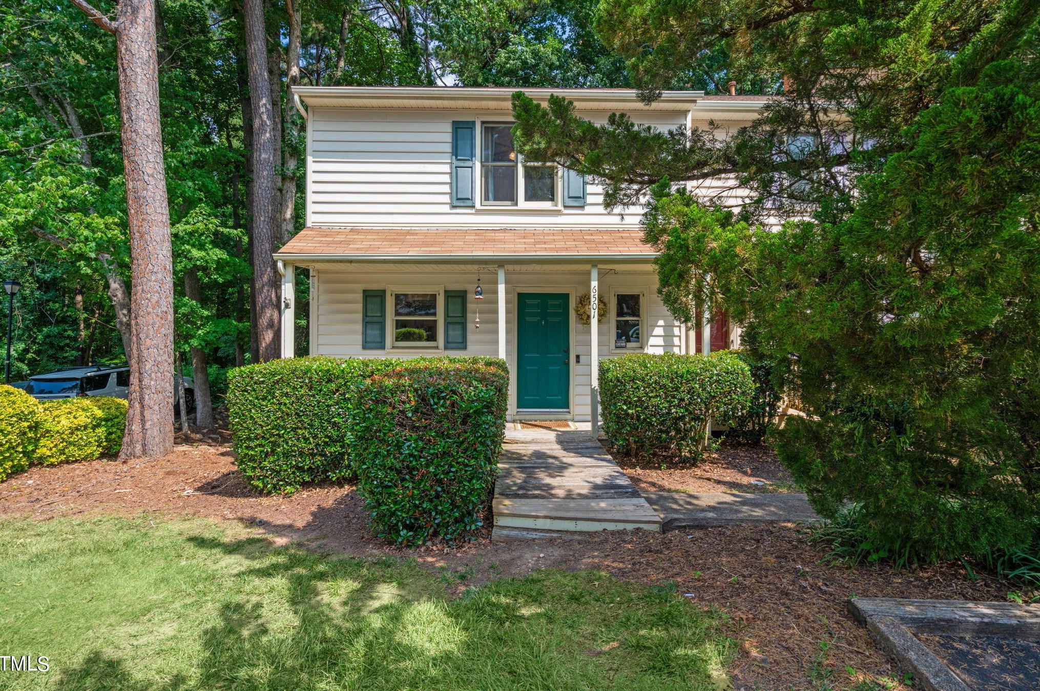 6501 Thetford Ct, Raleigh, NC 27615