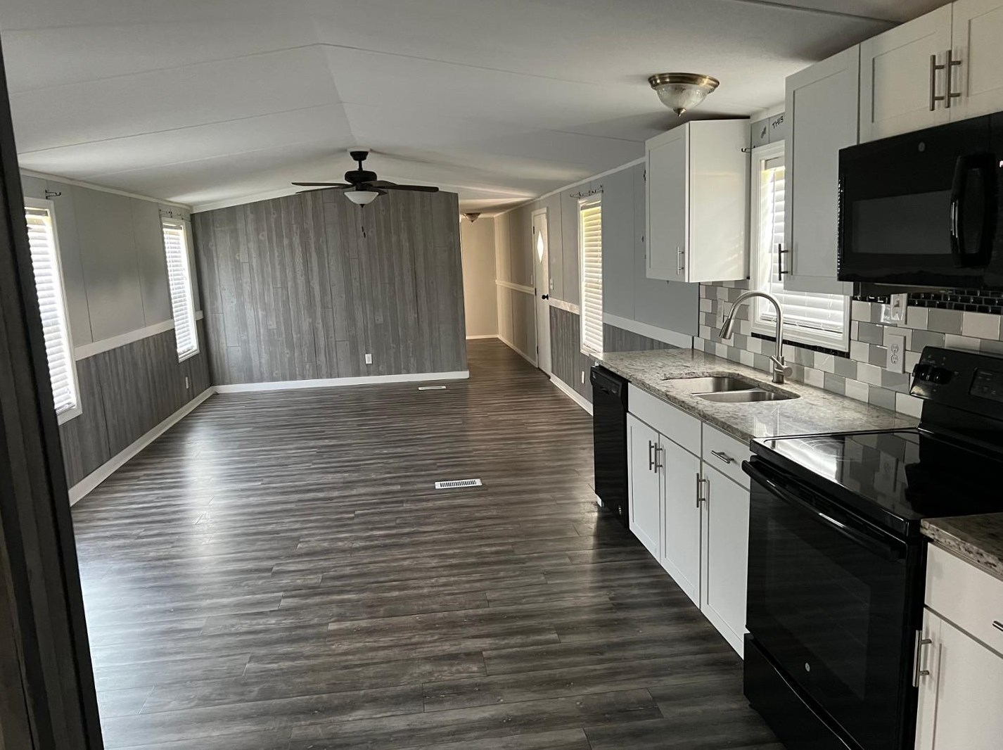 402 Mill Creek Church Rd, Newton Grove, NC 28366