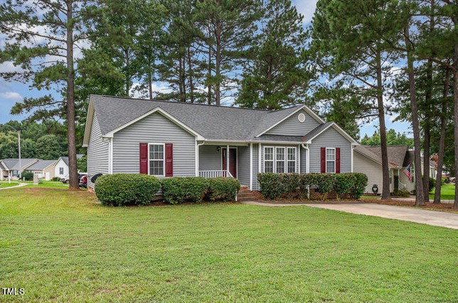 940 S Willhaven Dr, Fuquay Varina, NC 27526