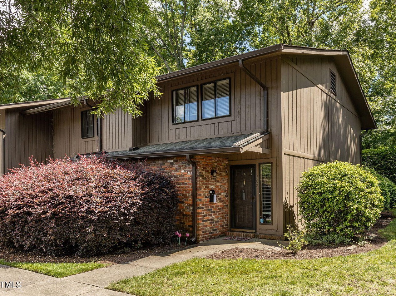 208 Oak Tree Dr, Chapel Hill, NC 27517