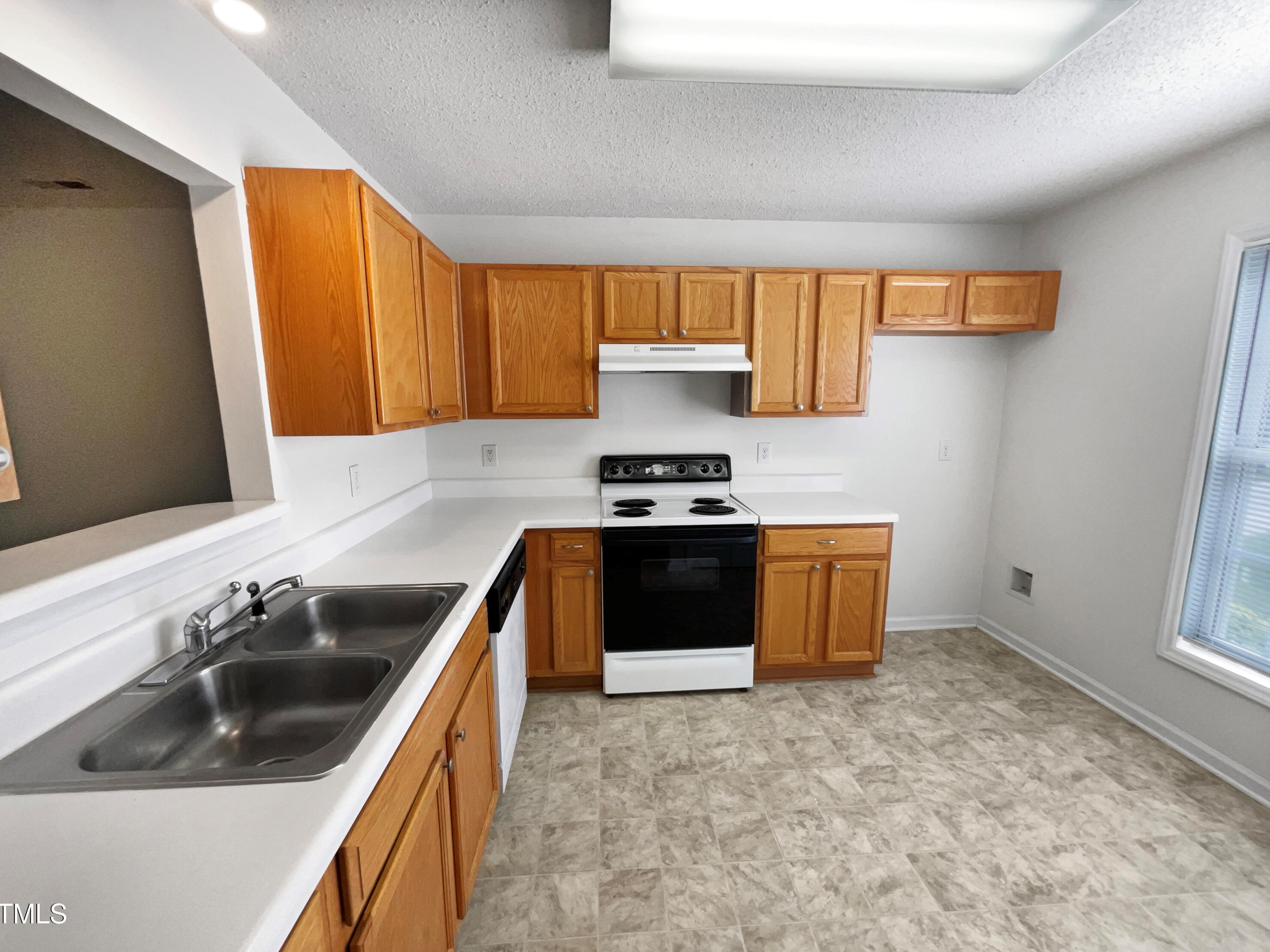 4725 Tanglewood Oaks St, Raleigh, NC 27610