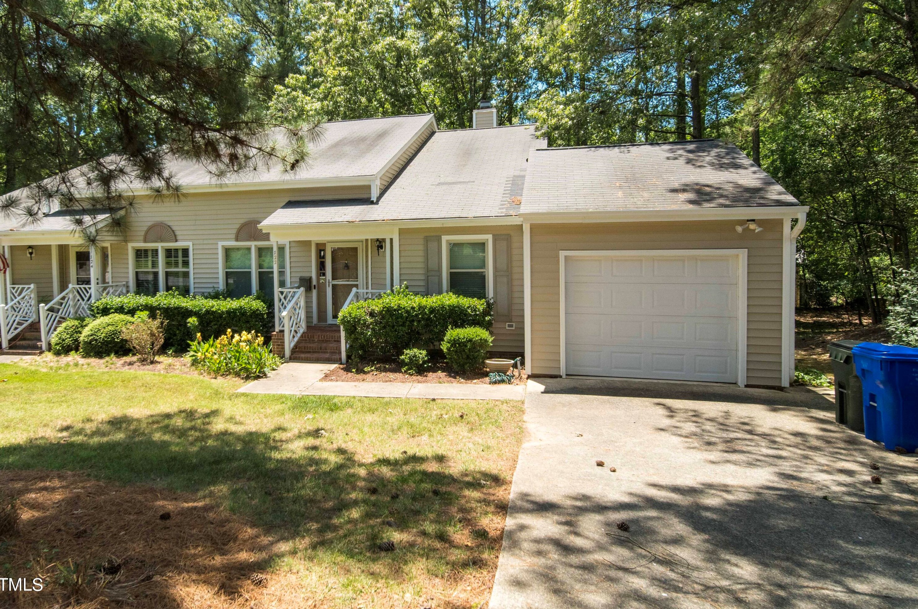 122 Standish Dr, Chapel Hill, NC 27517