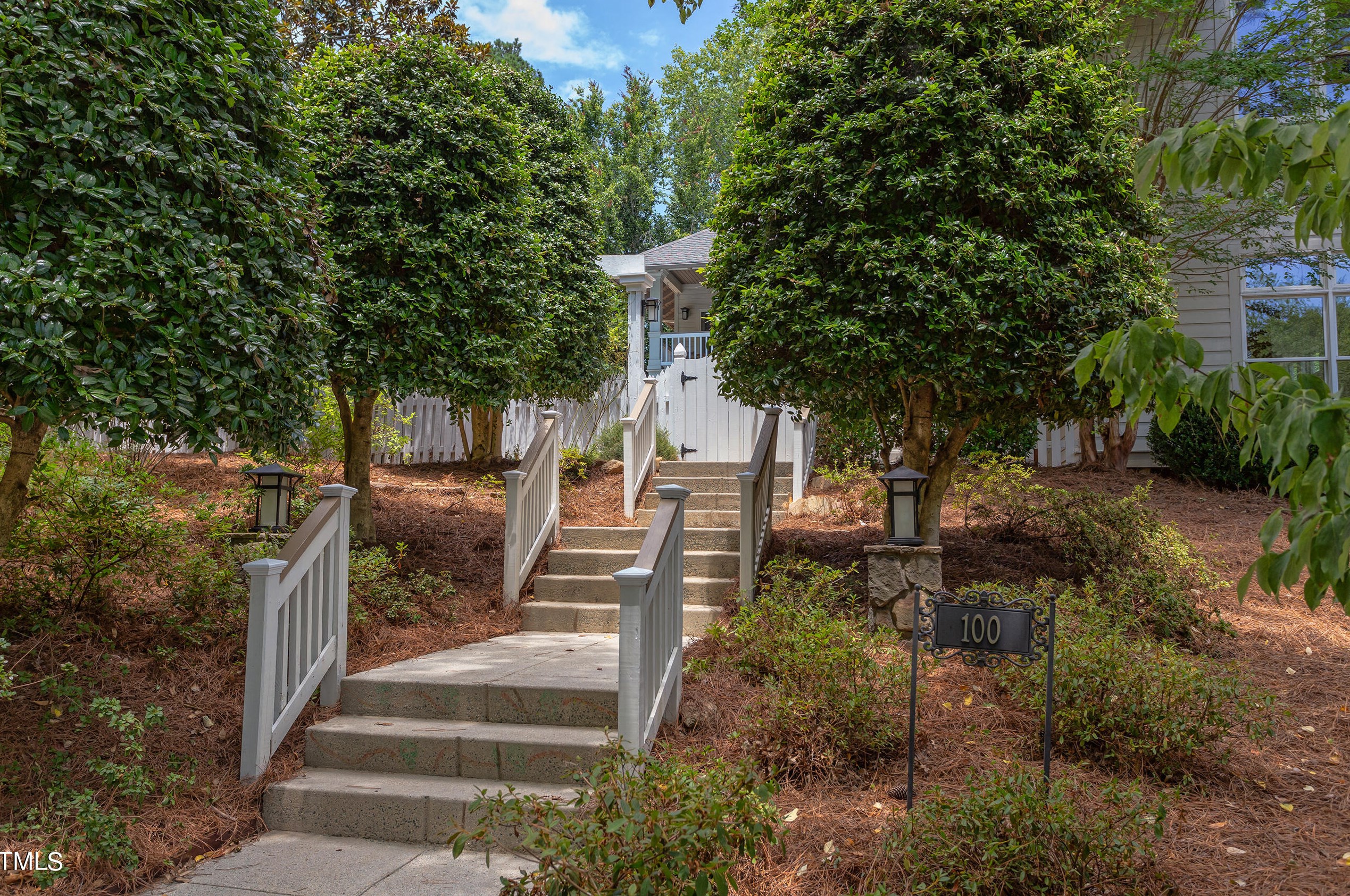 100 Arlen Park Dr, Chapel Hill, NC 27516