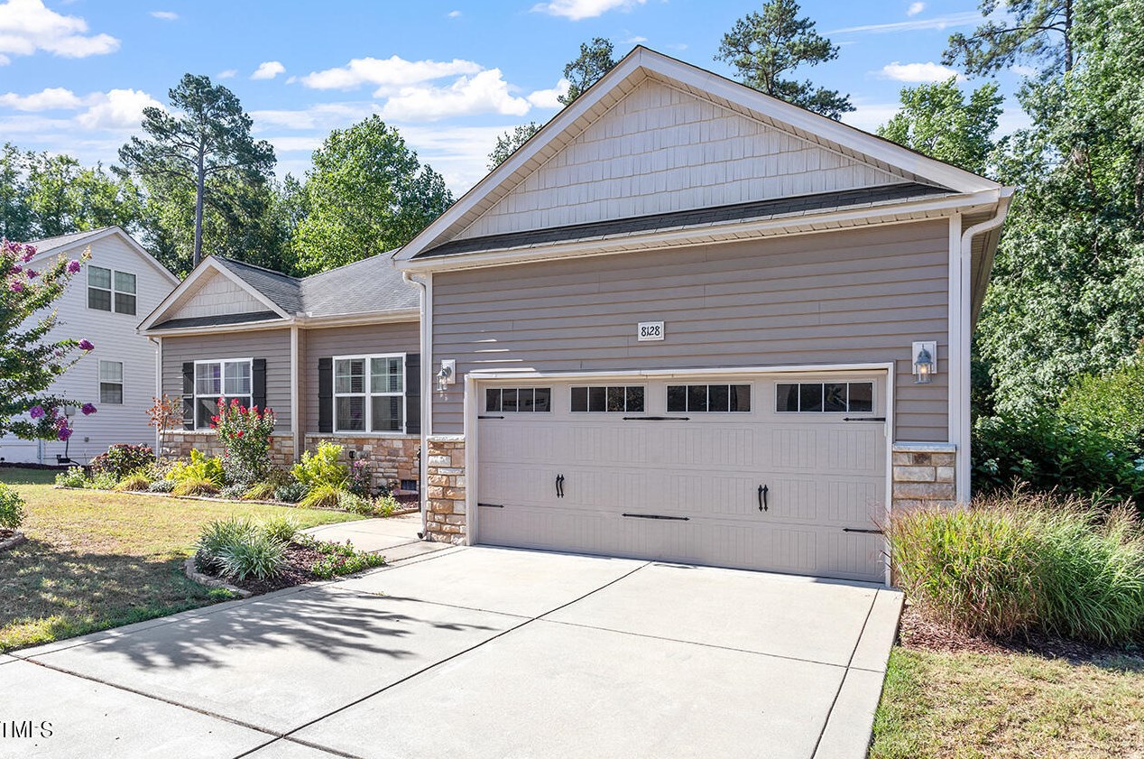 8128 Crookneck Dr, Angier, NC 27501
