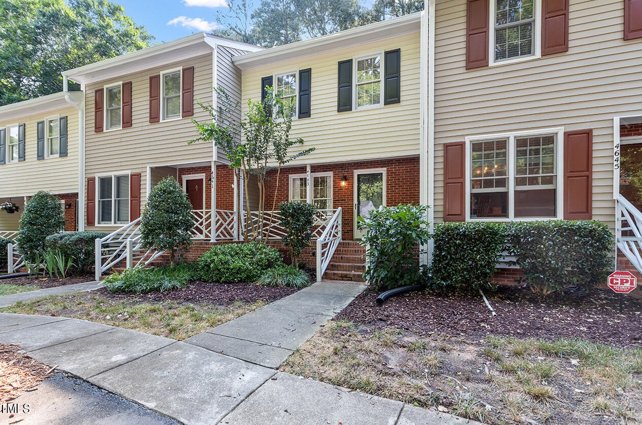 4643 Townesbury Ln, Raleigh, NC 27612-3557
