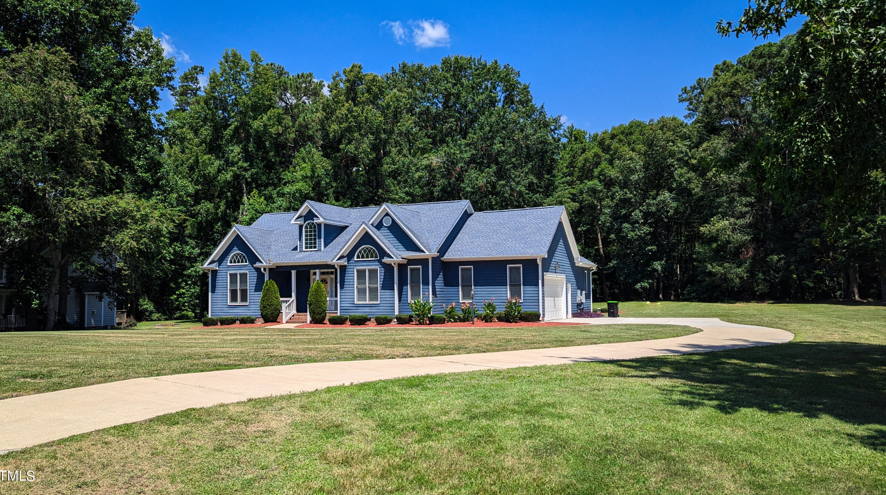 9121 Hunters Greene Dr, Zebulon, NC 27597