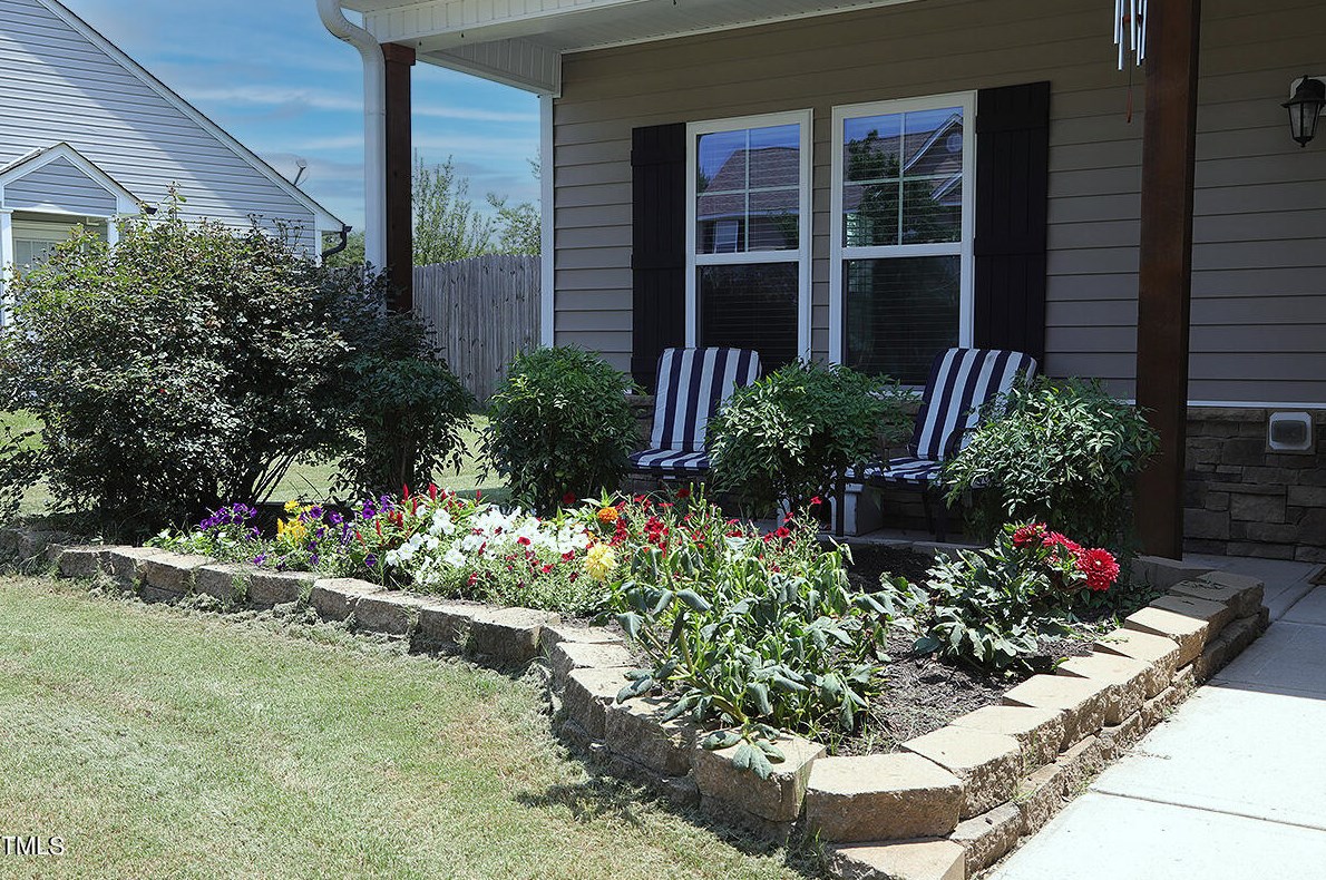 2303 King Malcolm Ln, Zebulon, NC 27597