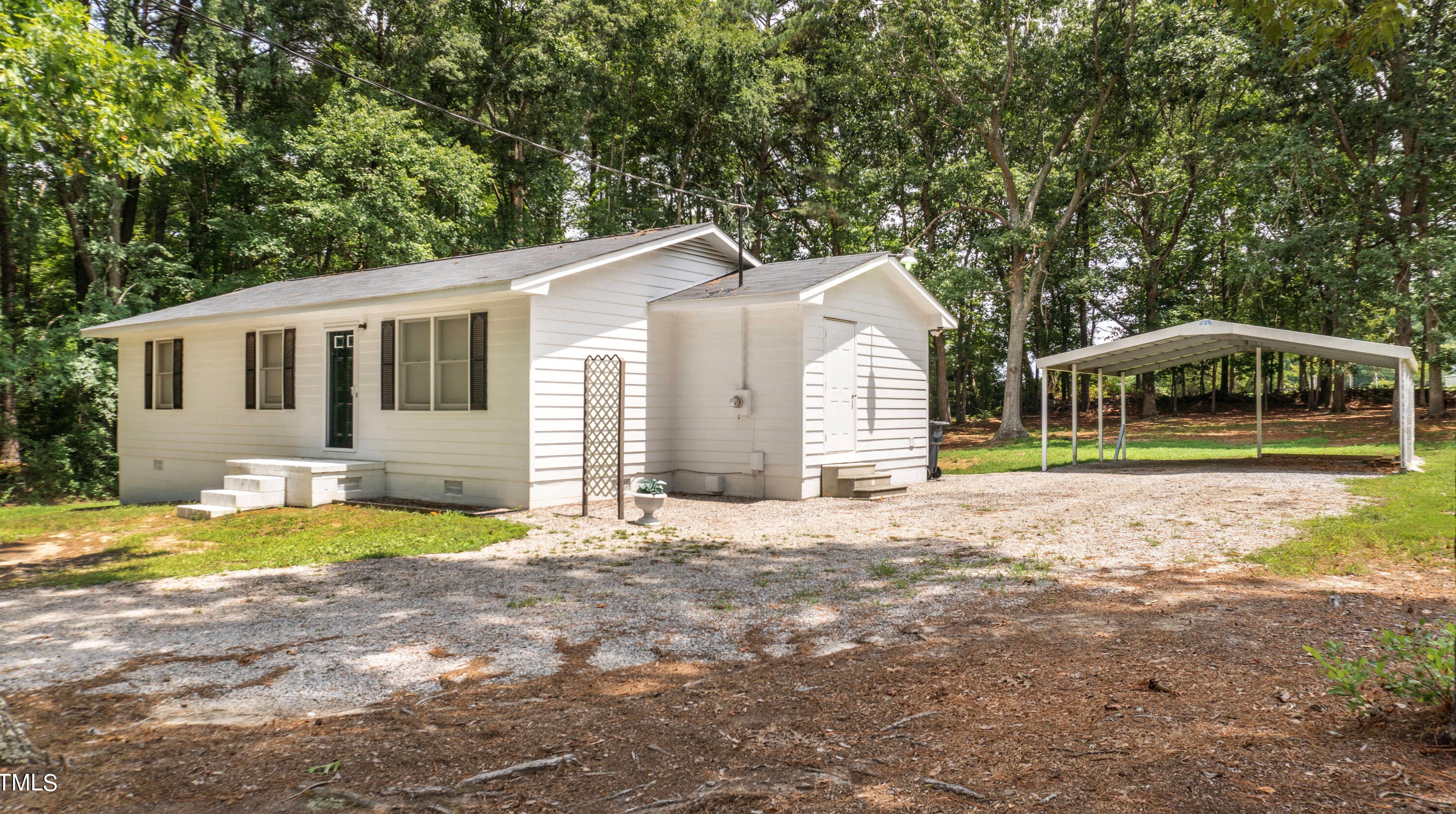 113 S Lake Lodge Rd, Northside, NC 27537