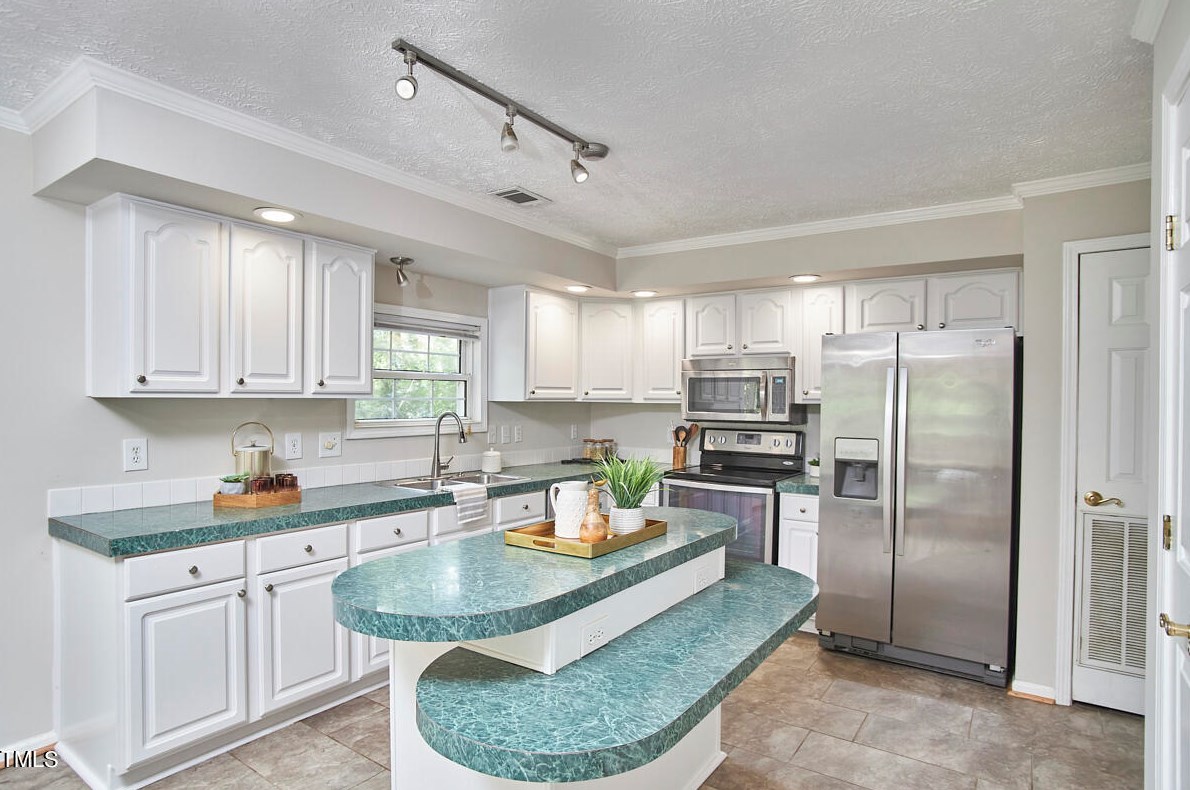 105 Woodridge Dr, Durham NC  27707-2839 exterior