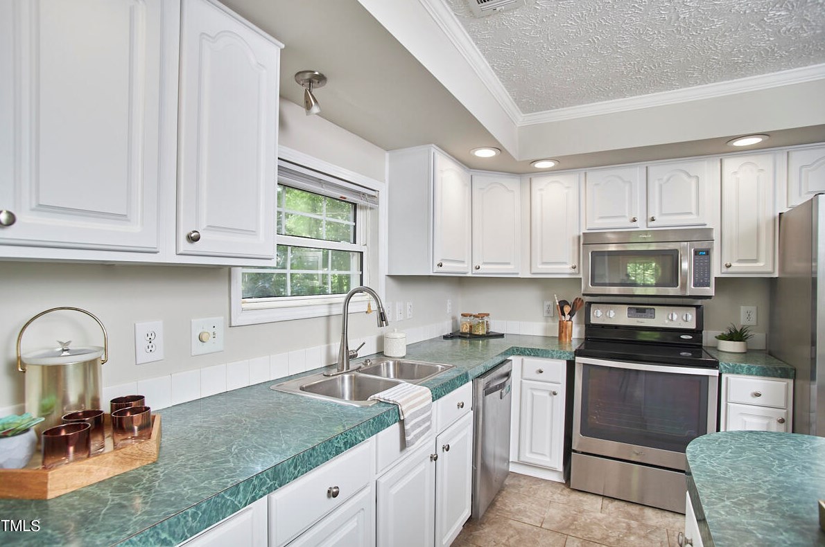 105 Woodridge Dr, Durham NC  27707-2839 exterior