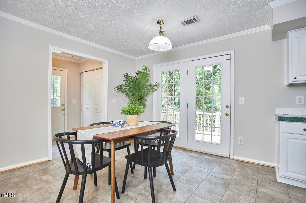 105 Woodridge Dr, Durham NC  27707-2839 exterior